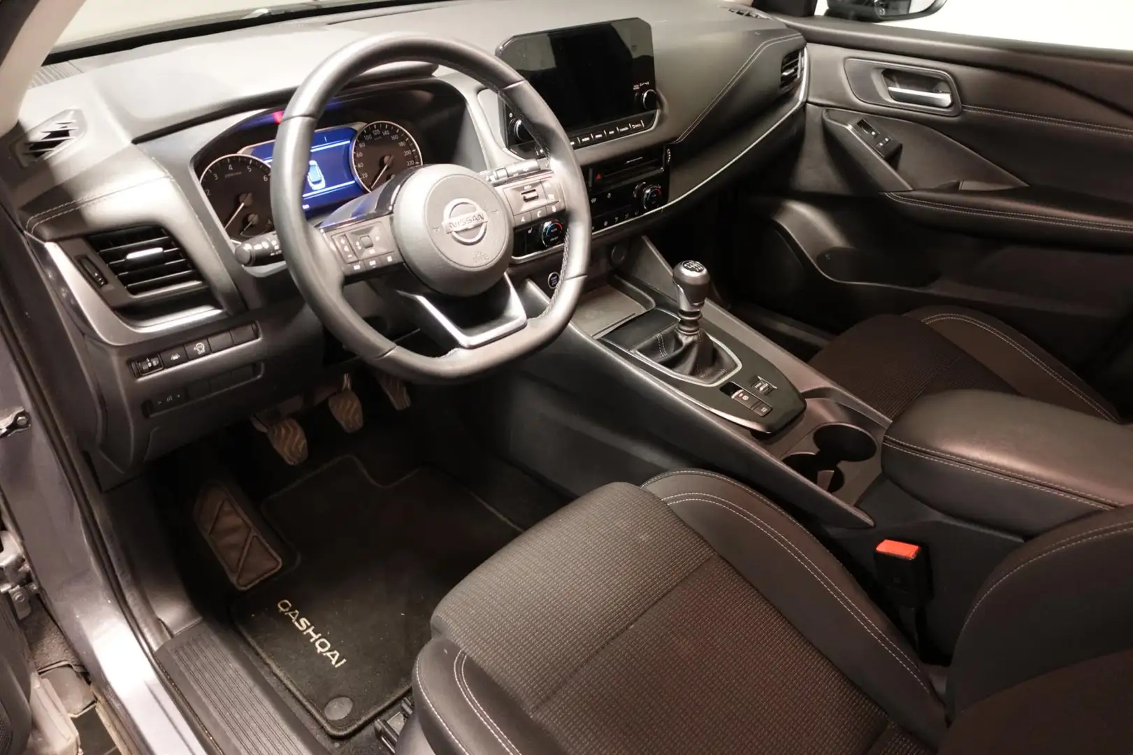 Nissan Qashqai Mild-Hybride 116 kW (Motor 1,3 L - 116 kW DIG-T MH Grijs - 2