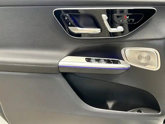Mercedes-Benz GLC 200 view 13