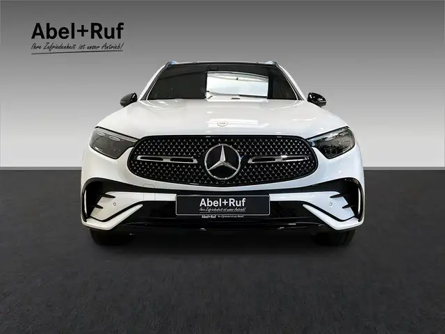 Mercedes-Benz GLC 200 view 2