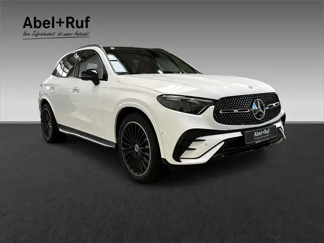 Mercedes-Benz GLC 200 view 3