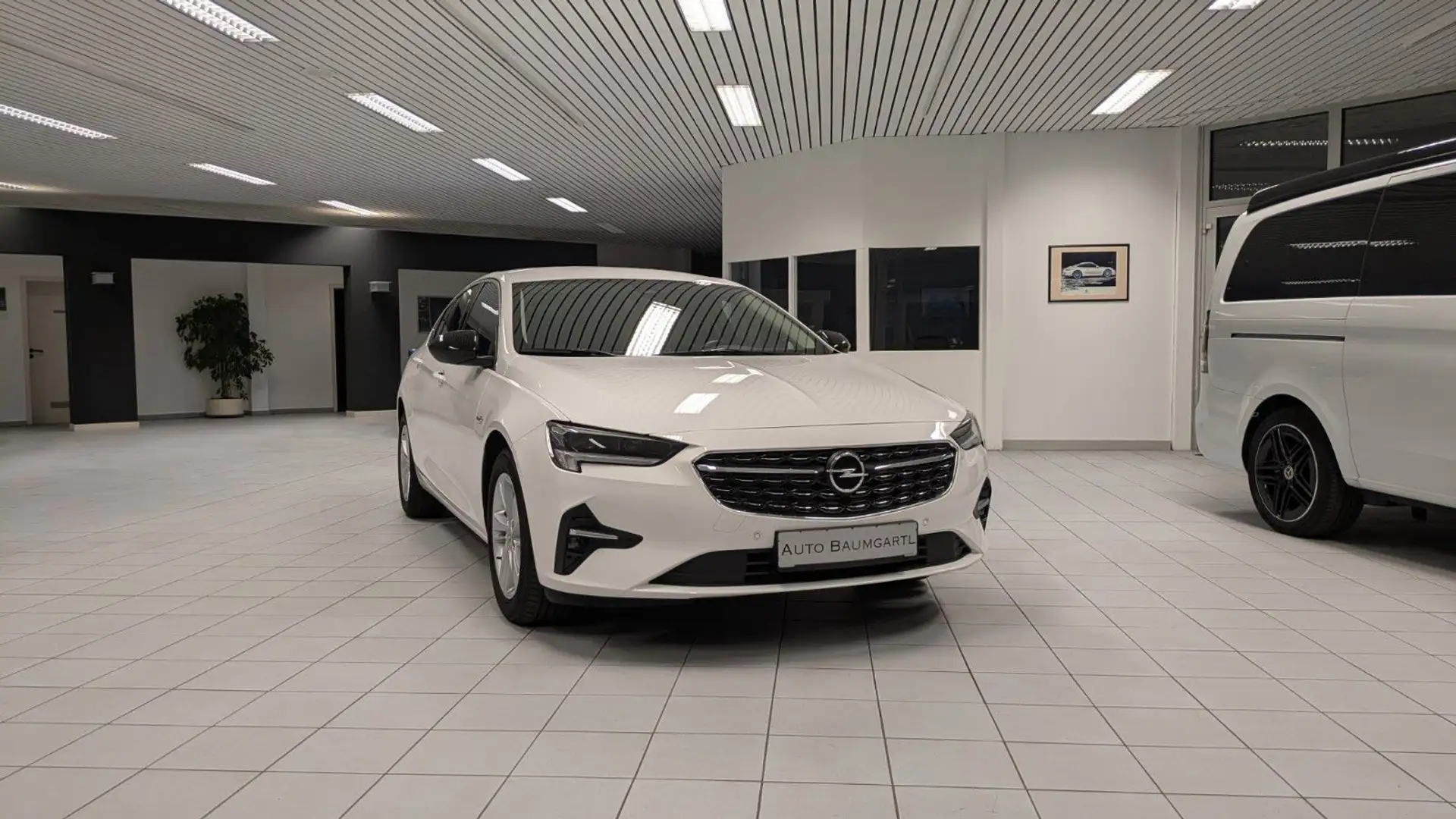 Opel Insignia B Grand Sport Business LED/Navi/Kamera. Weiß - 1