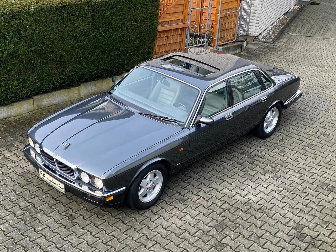 Jaguar XJ6