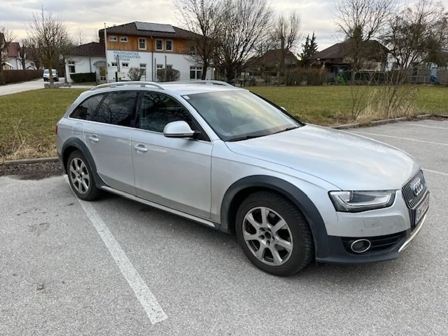 Audi A4 allroad 2,0+TDI+quattro+DPF+S-tronic Silber - 1