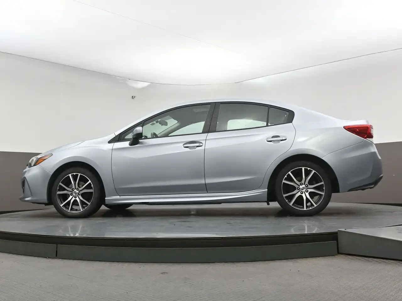 Subaru Impreza снимка Subaru Impreza