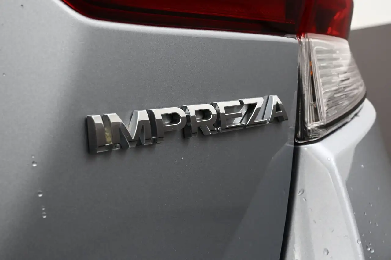 Subaru Impreza снимка Subaru Impreza