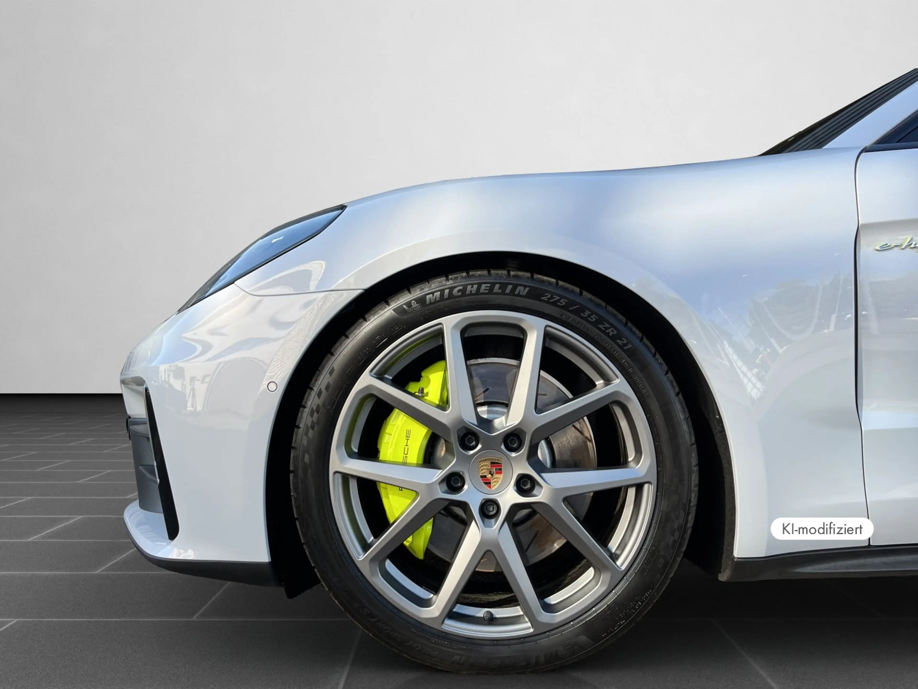 Porsche Panamera 4 E-Hybrid — photo 8