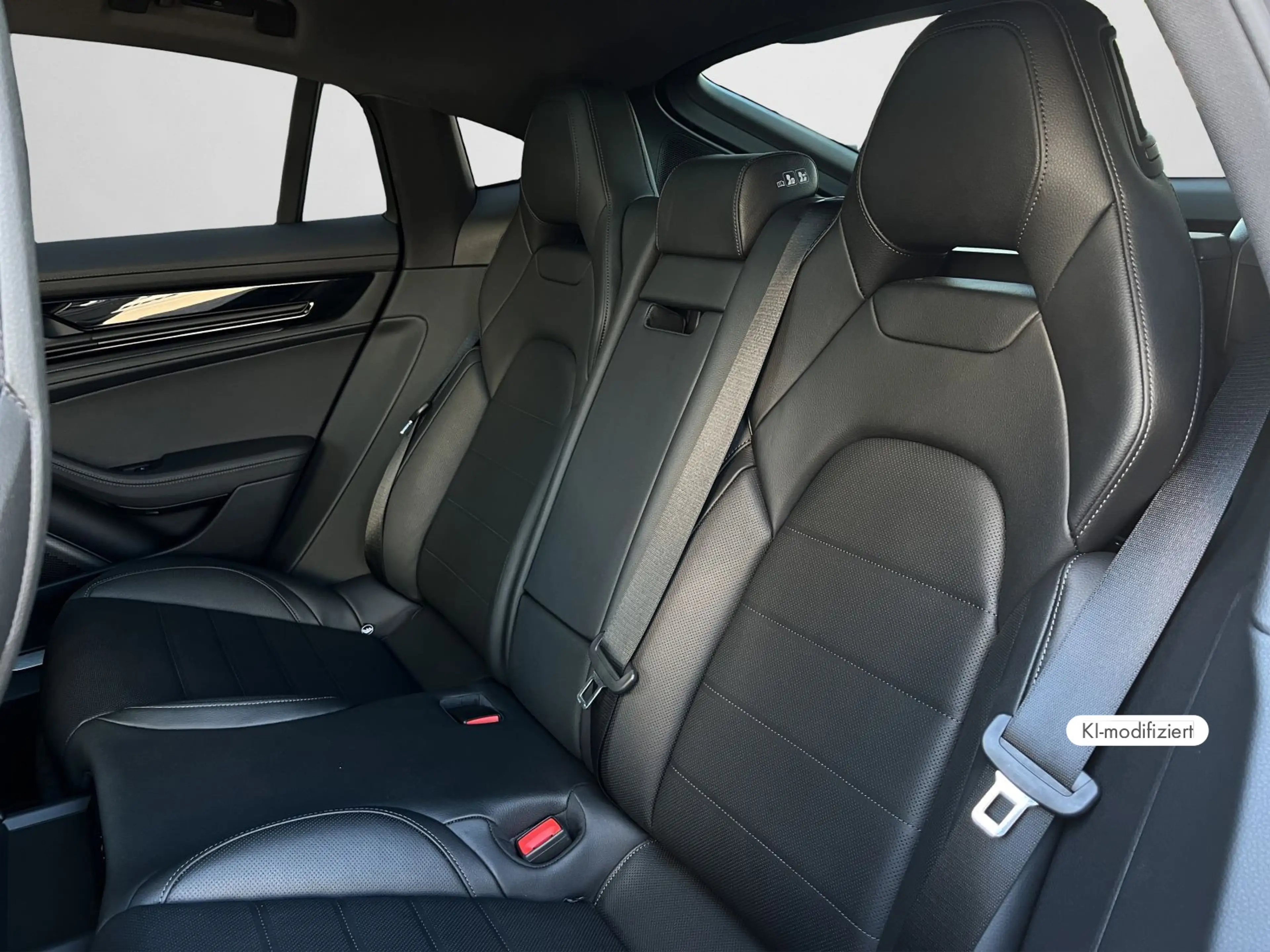 Porsche Panamera 4 E-Hybrid — photo 11