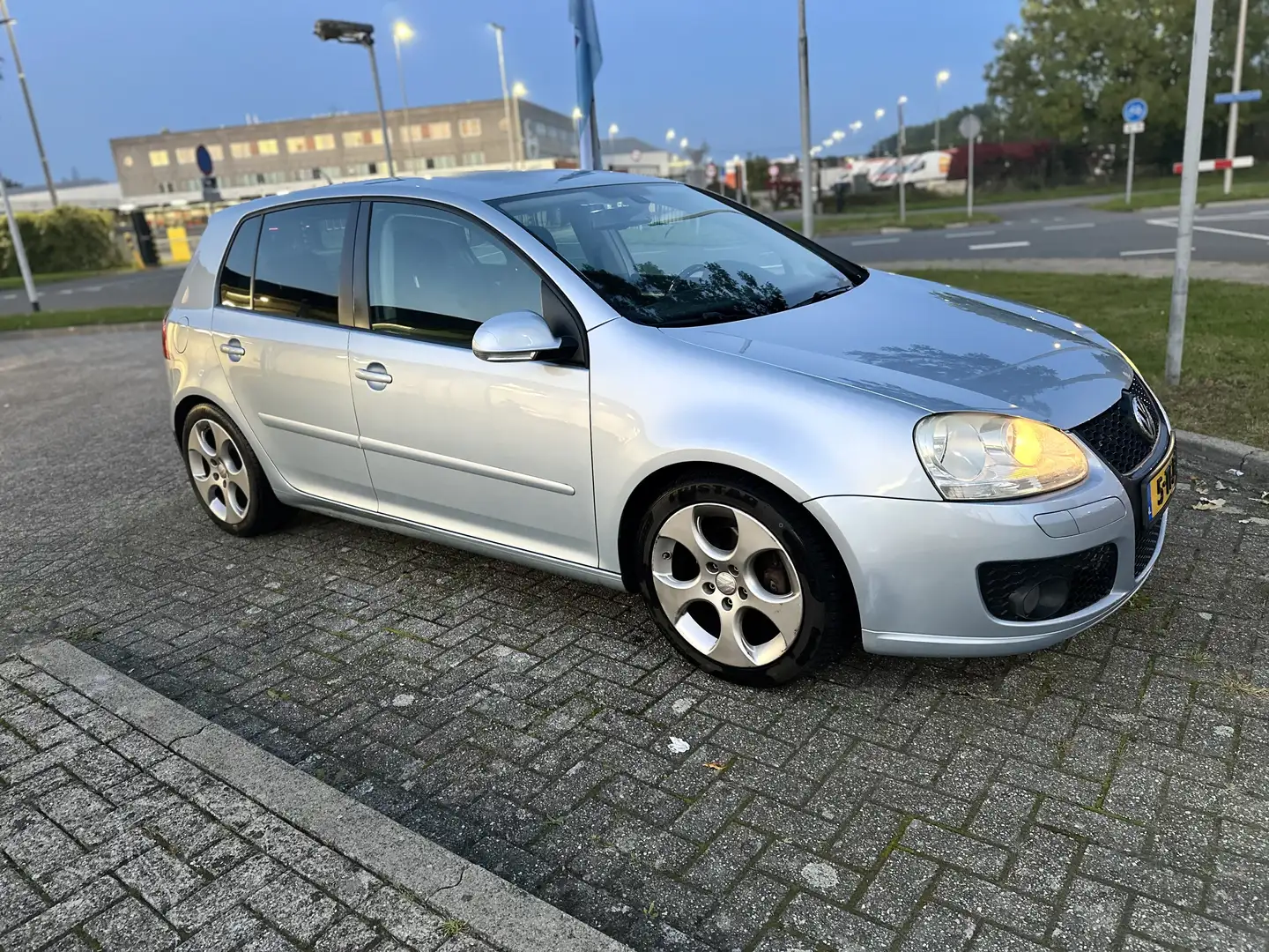 Volkswagen Golf 1.6 GT Sport Blauw - 1
