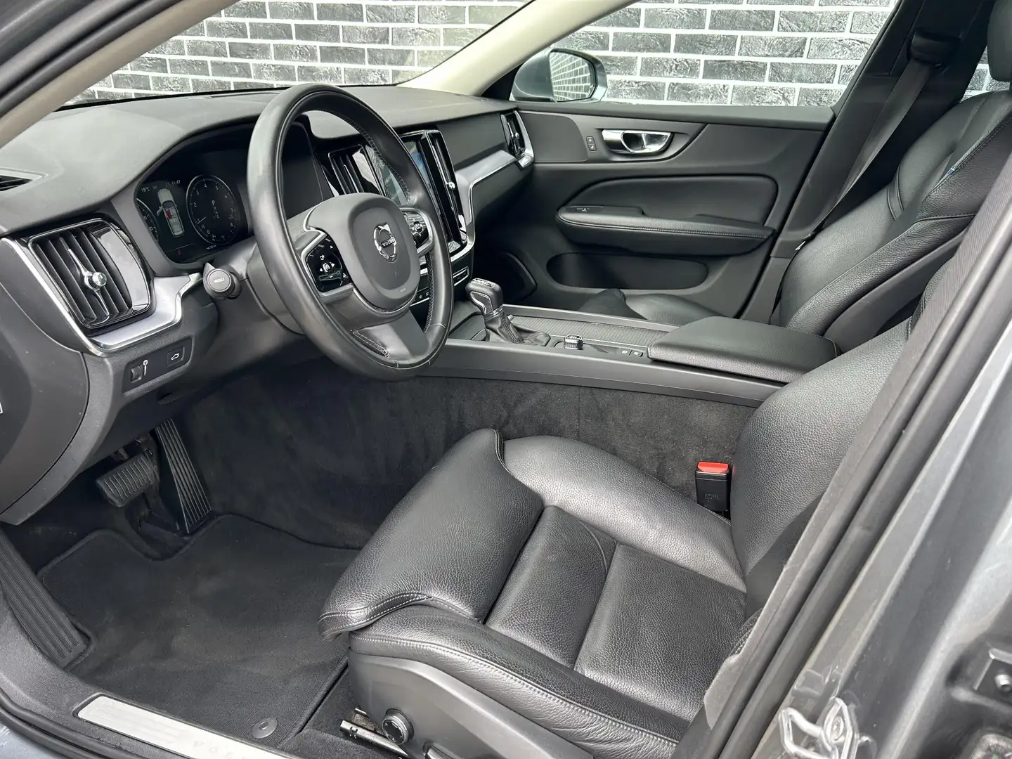 Volvo V60 2.0 T5 Momentum | Adaptieve Cruise control | Trekh Grau - 2