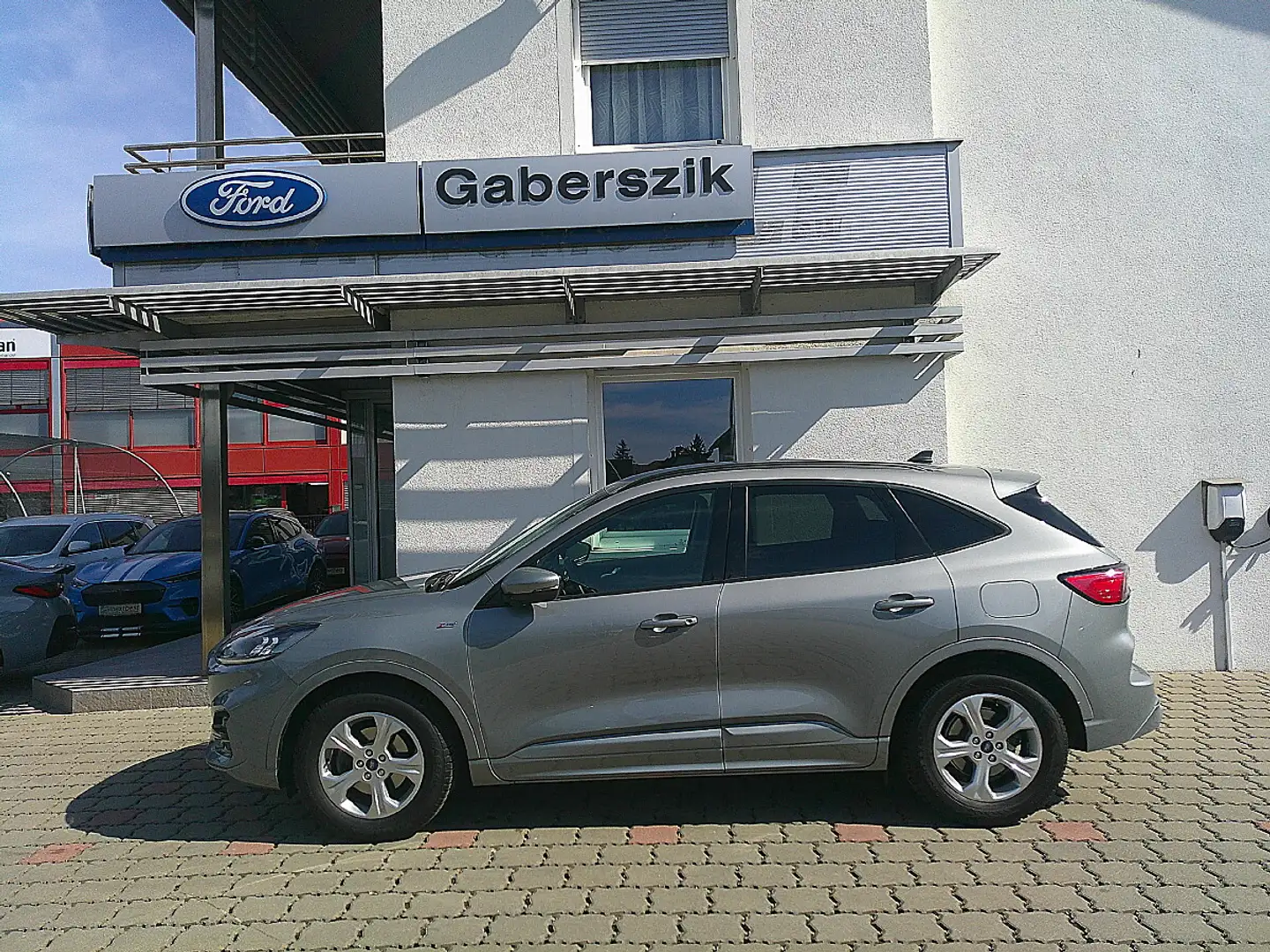 Ford Kuga 1,5 EcoBlue ST-Line Aut. Grau - 2