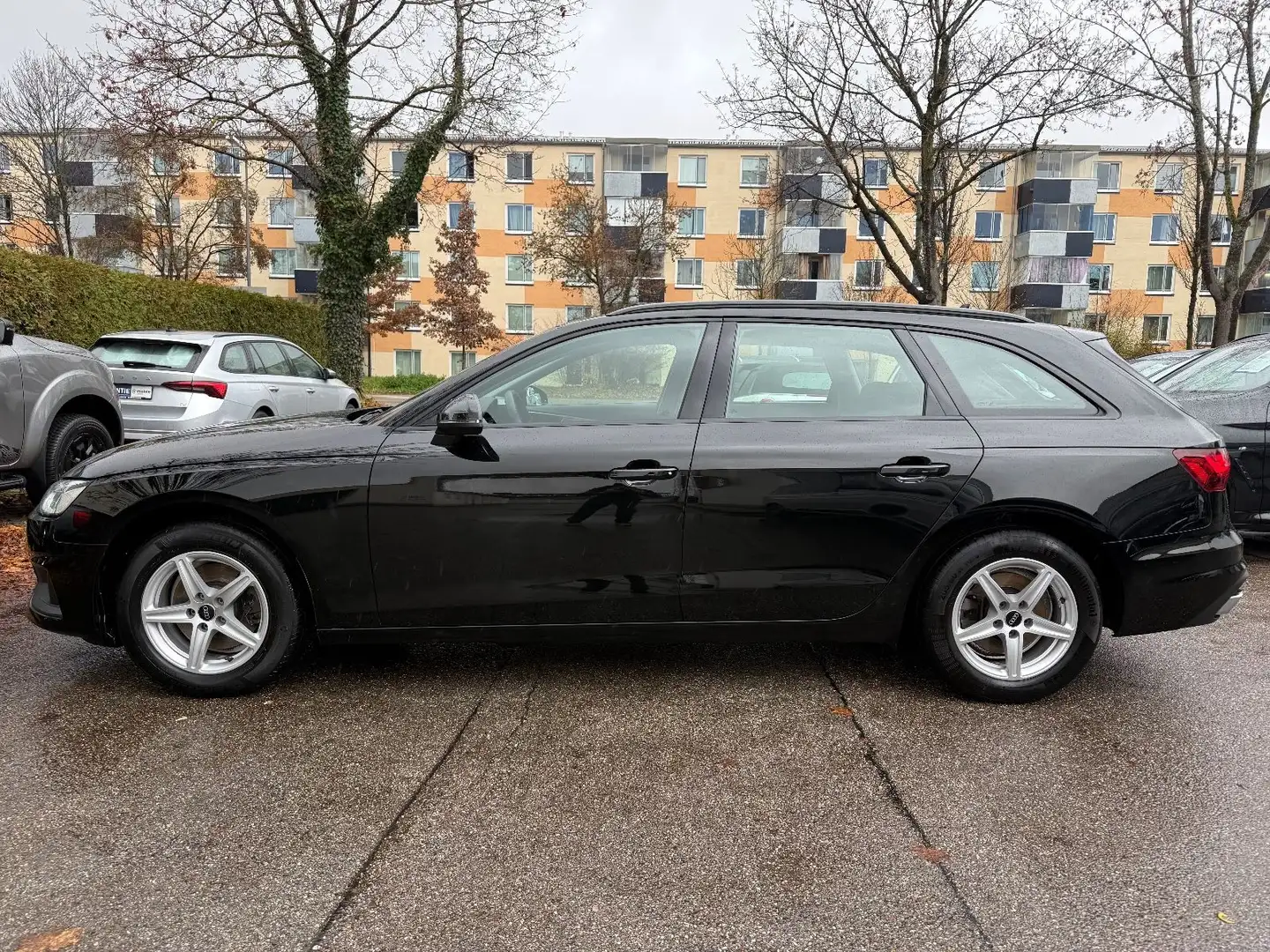 Audi A4 Avant 35 TDI basis AUT~Navi~AHK~LED~PDC Noir - 2