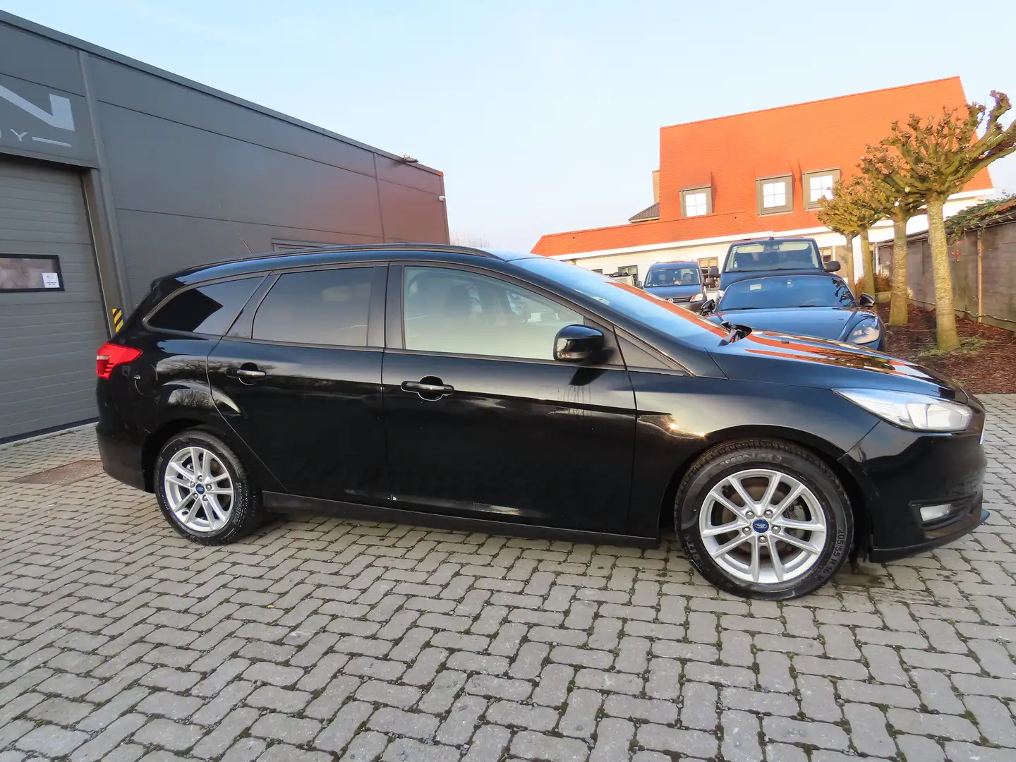 Ford Focus 1.6 TDCi ECOnetic Tech. Trend Fekete - 2