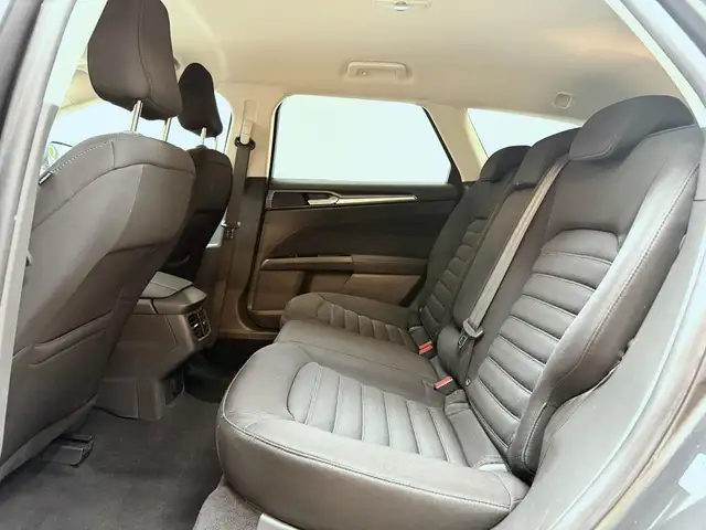 Ford Mondeo view 13