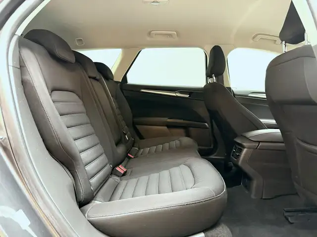 Ford Mondeo view 14