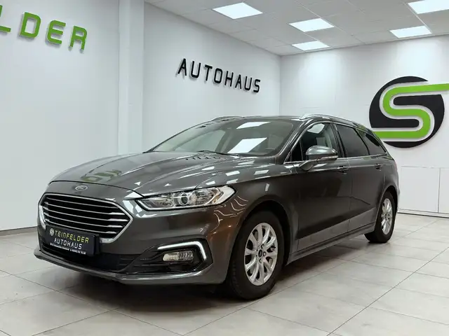 Ford Mondeo view 3