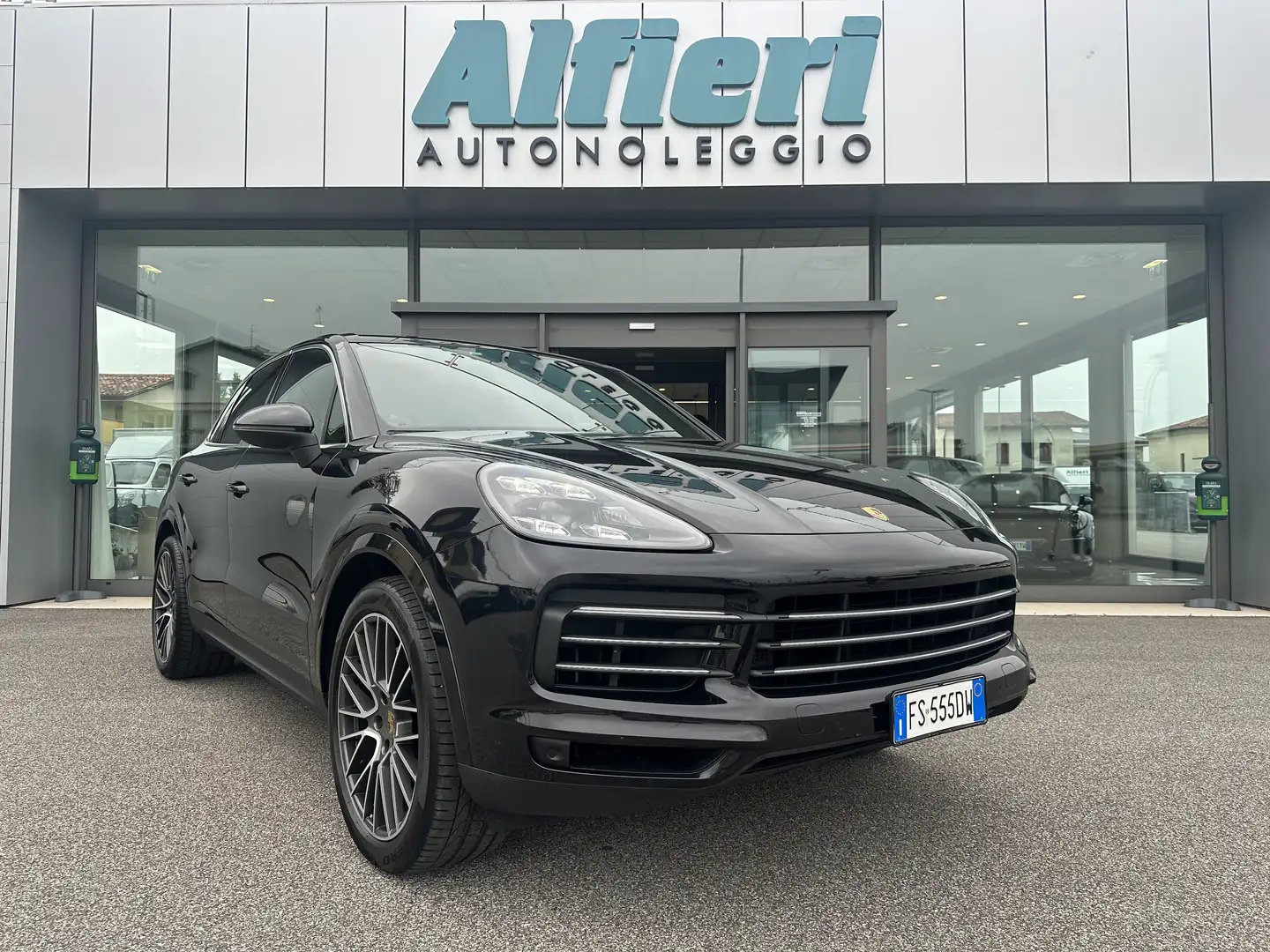 Porsche Cayenne 3.0V6  340CV MY18 E6 Tip.S Pelle'21 Camera Led IVA Fekete - 1