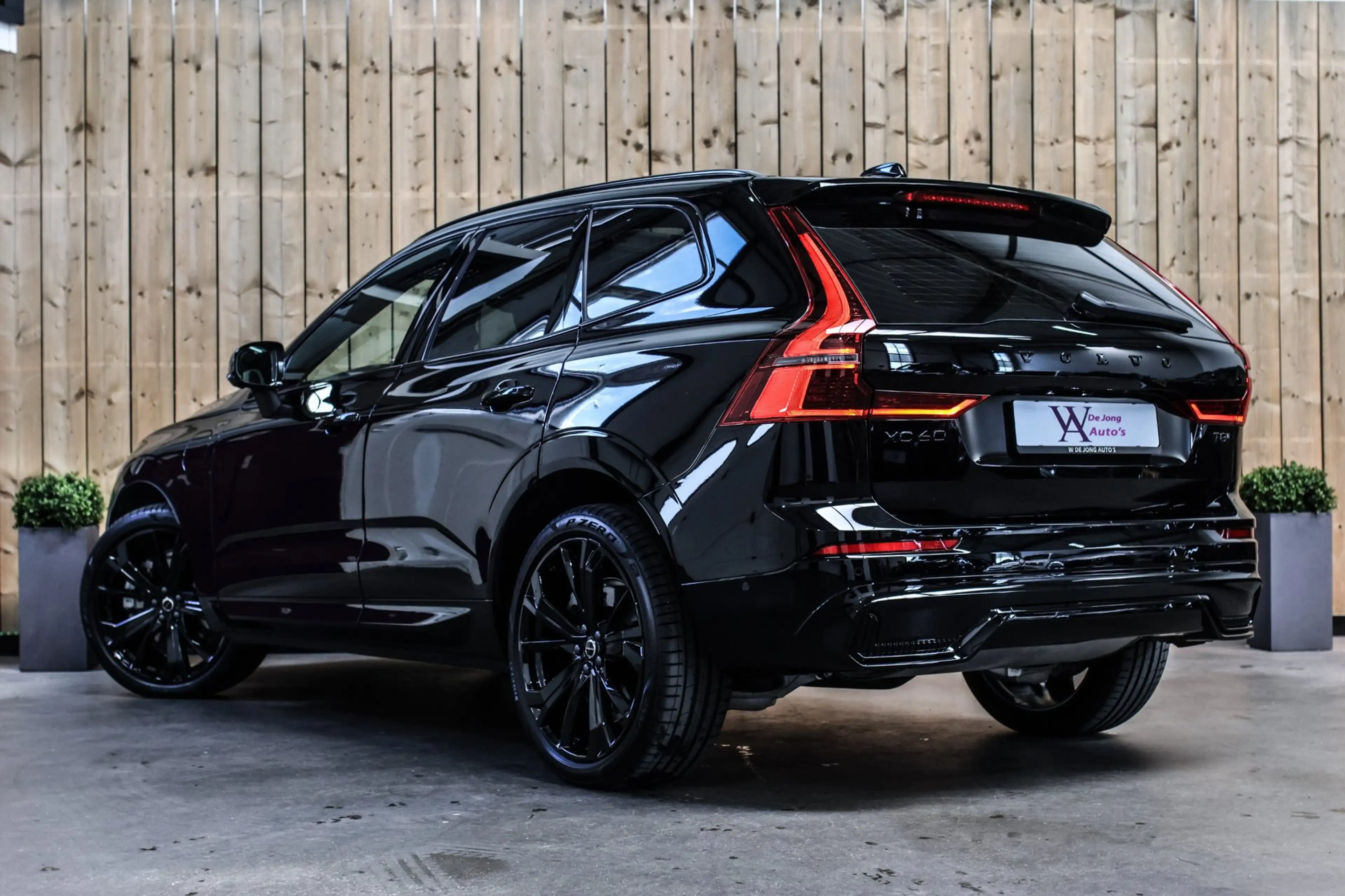 Volvo XC60 2.0 T8 Plug-in hybrid AWD Ultra Black Edition *B&W — photo 22