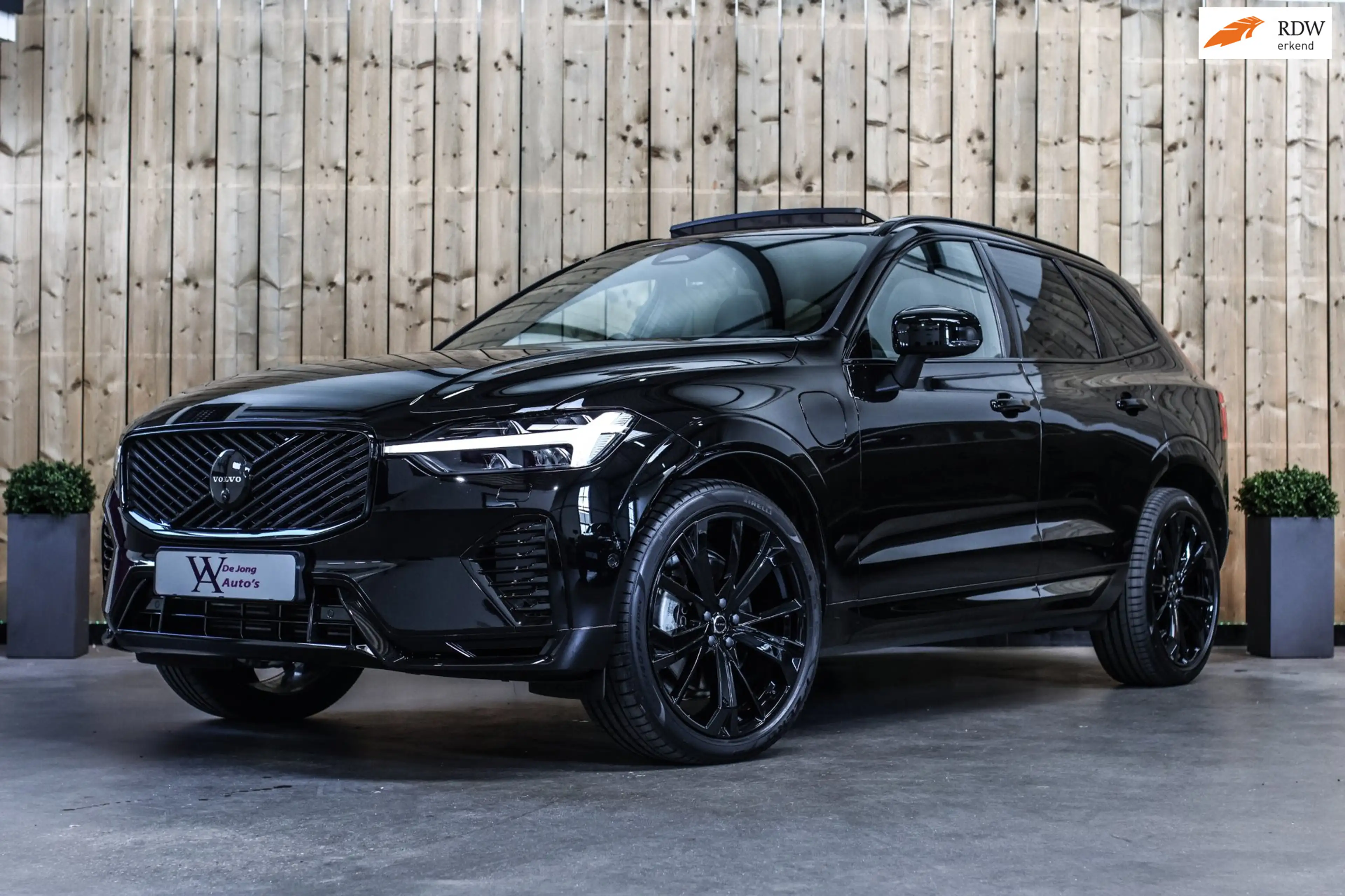 Volvo XC60 2.0 T8 Plug-in hybrid AWD Ultra Black Edition *B&W