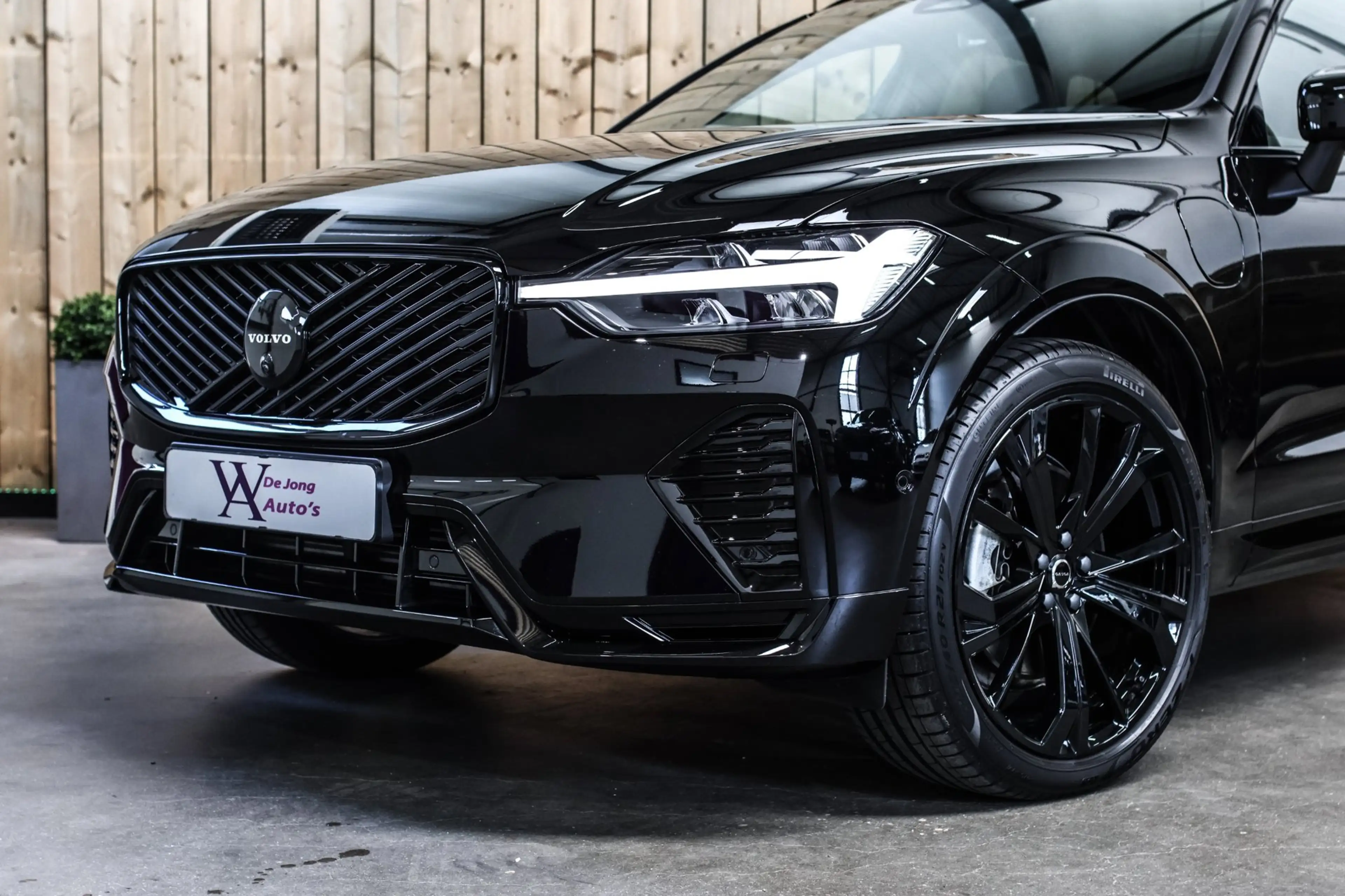 Volvo XC60 2.0 T8 Plug-in hybrid AWD Ultra Black Edition *B&W — photo 5