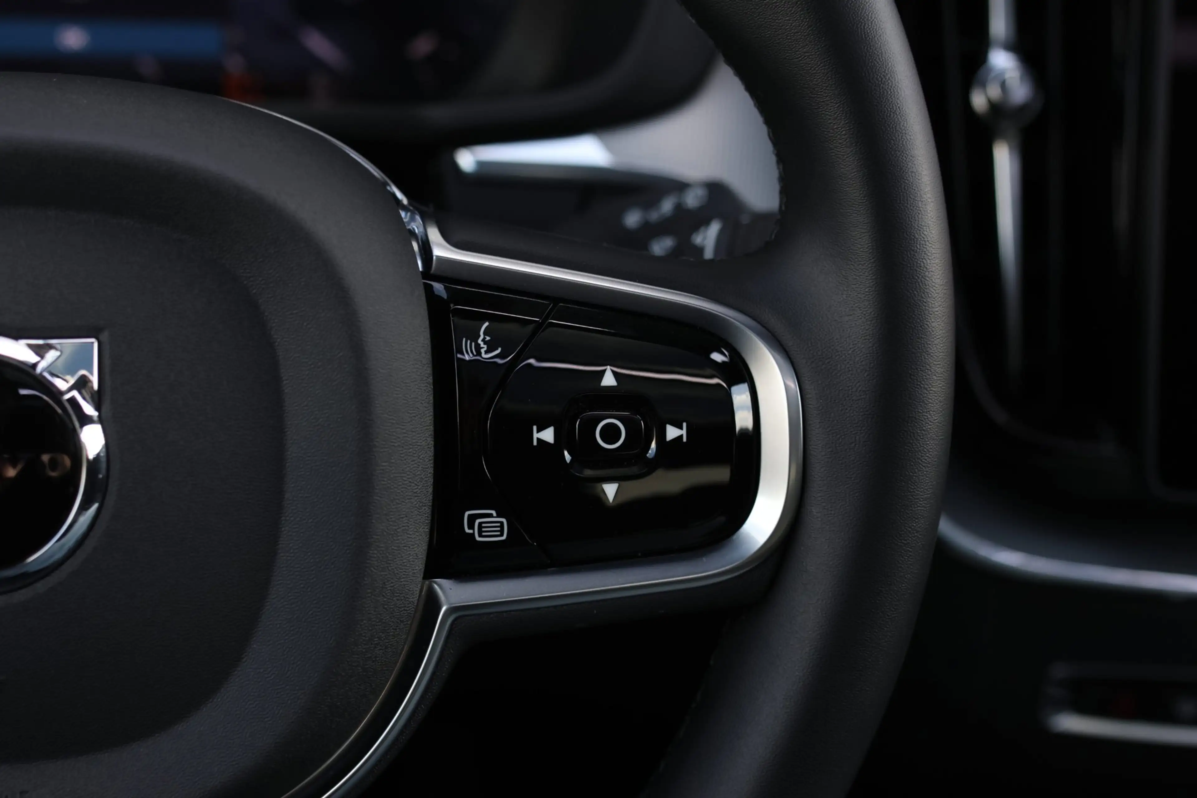 Volvo XC60 2.0 T8 Plug-in hybrid AWD Ultra Black Edition *B&W — photo 50