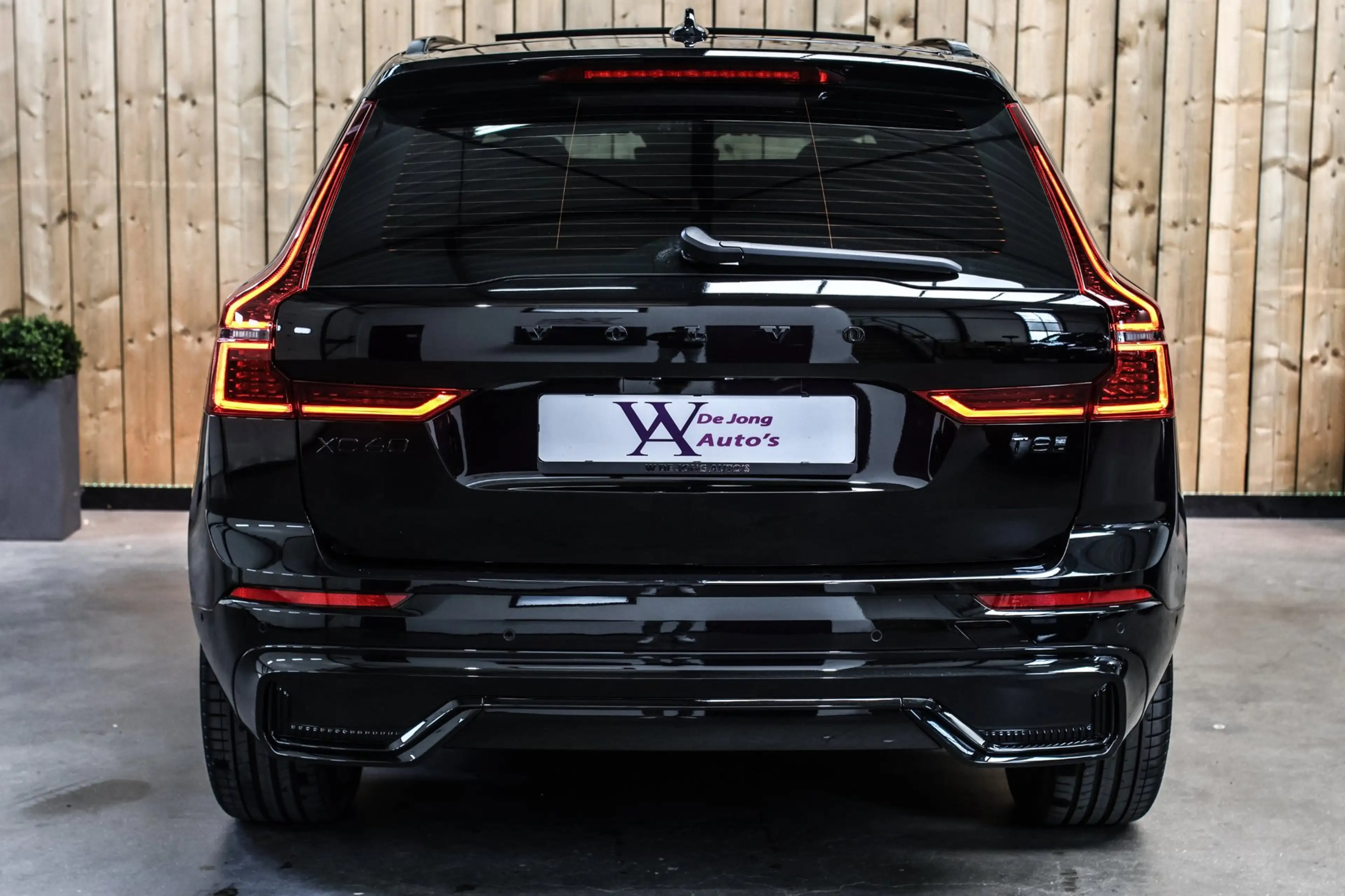 Volvo XC60 2.0 T8 Plug-in hybrid AWD Ultra Black Edition *B&W — photo 17