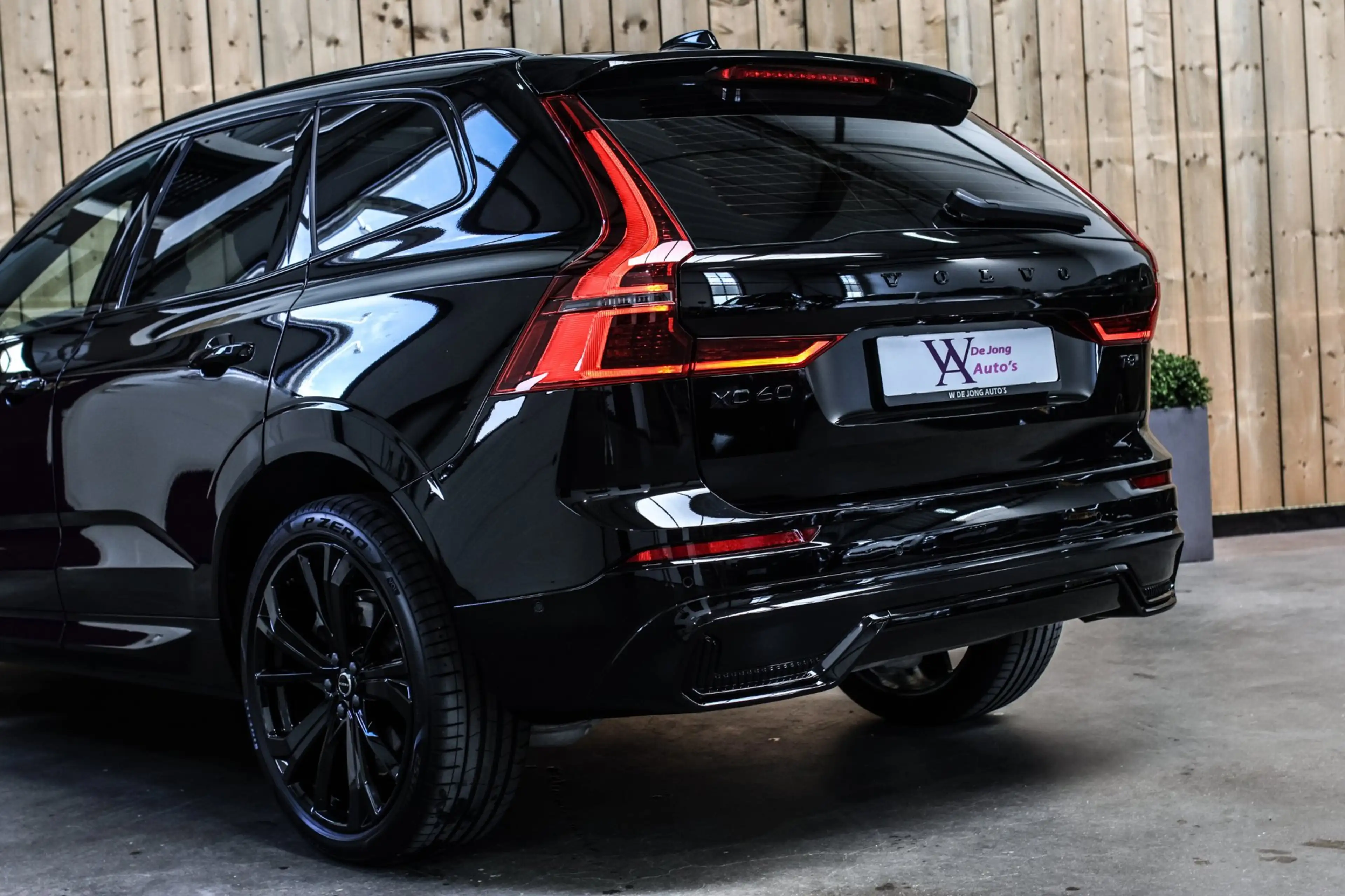 Volvo XC60 2.0 T8 Plug-in hybrid AWD Ultra Black Edition *B&W — photo 23