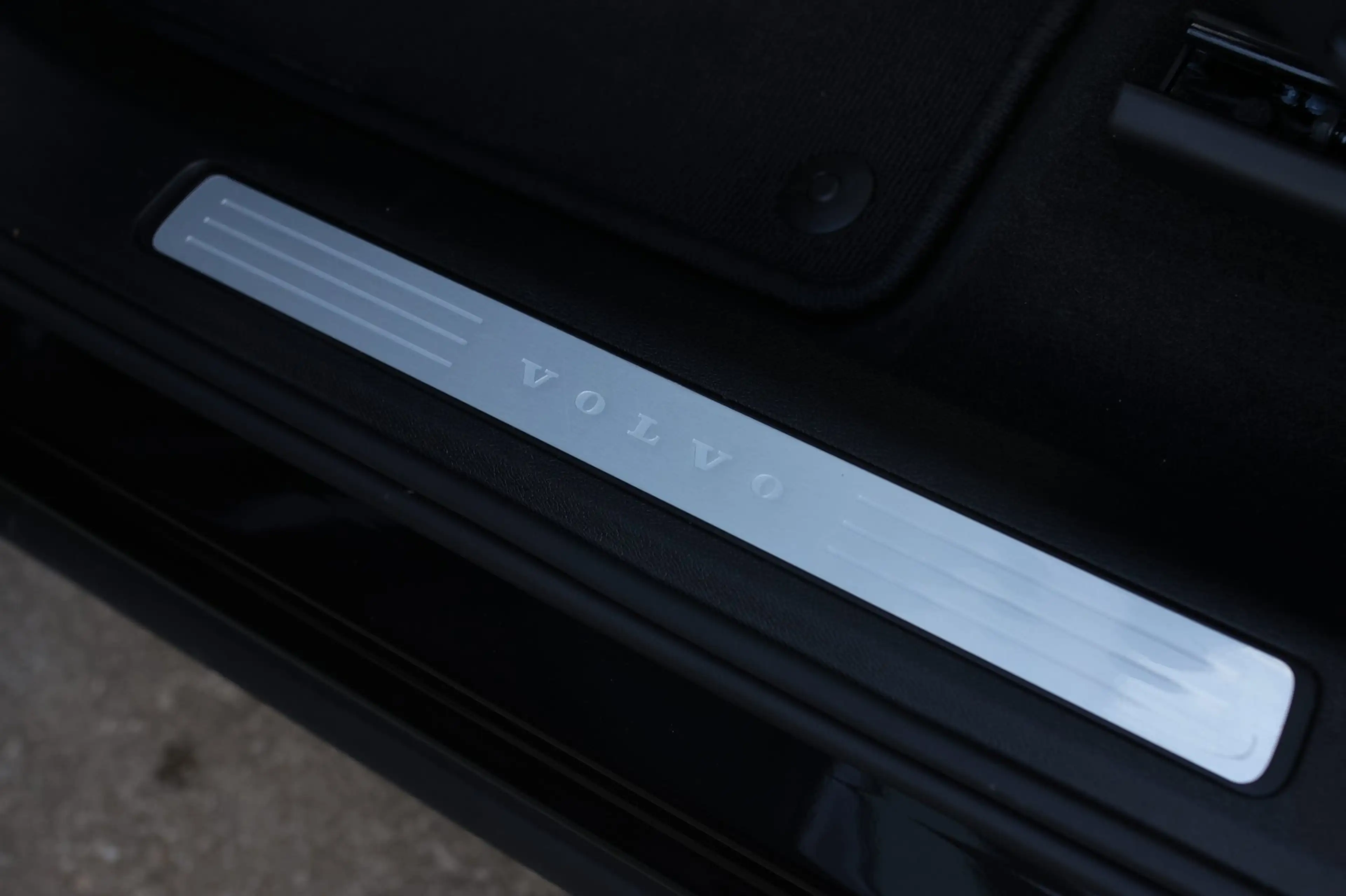 Volvo XC60 2.0 T8 Plug-in hybrid AWD Ultra Black Edition *B&W — photo 34