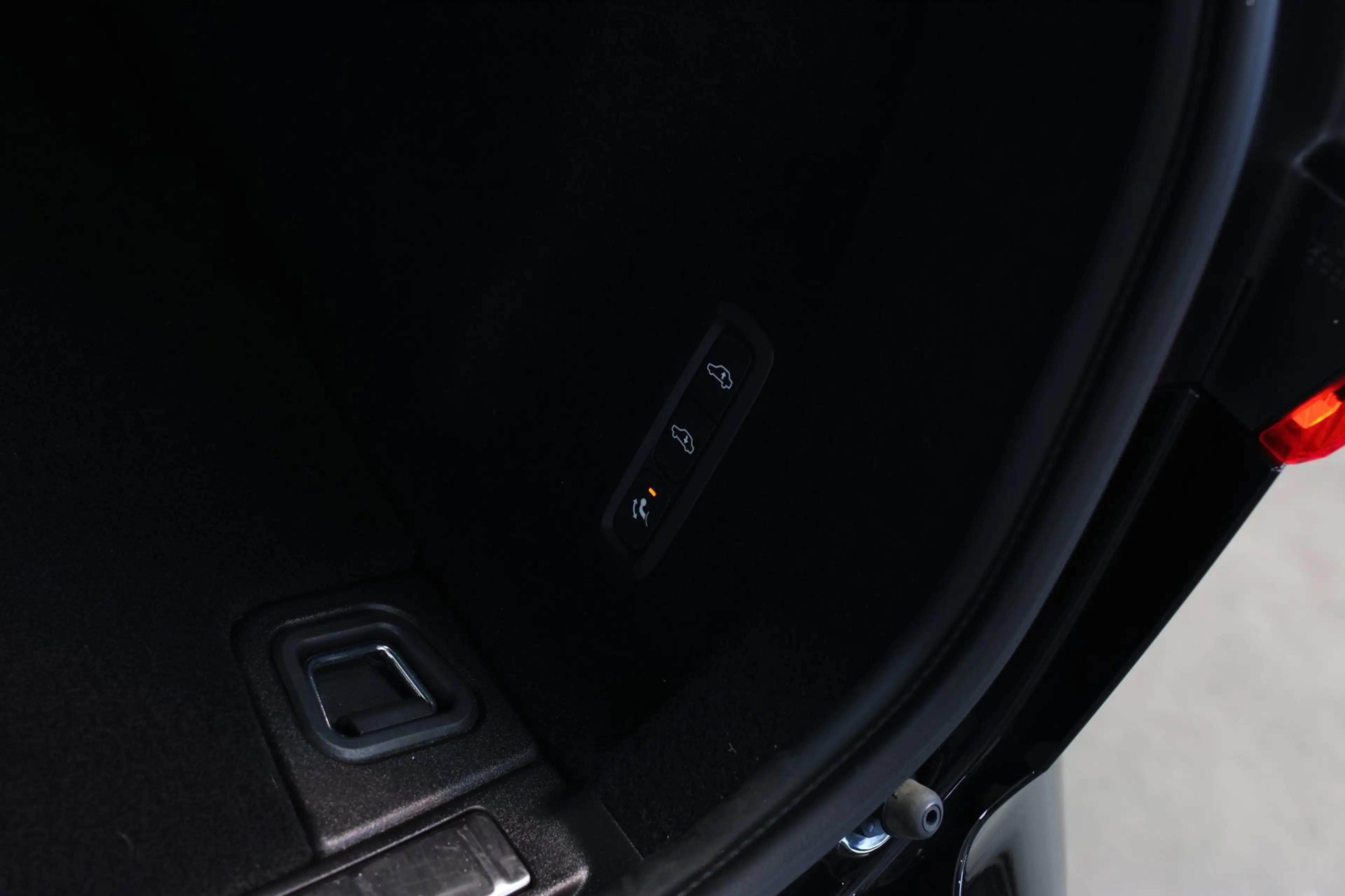 Volvo XC60 2.0 T8 Plug-in hybrid AWD Ultra Black Edition *B&W — photo 20