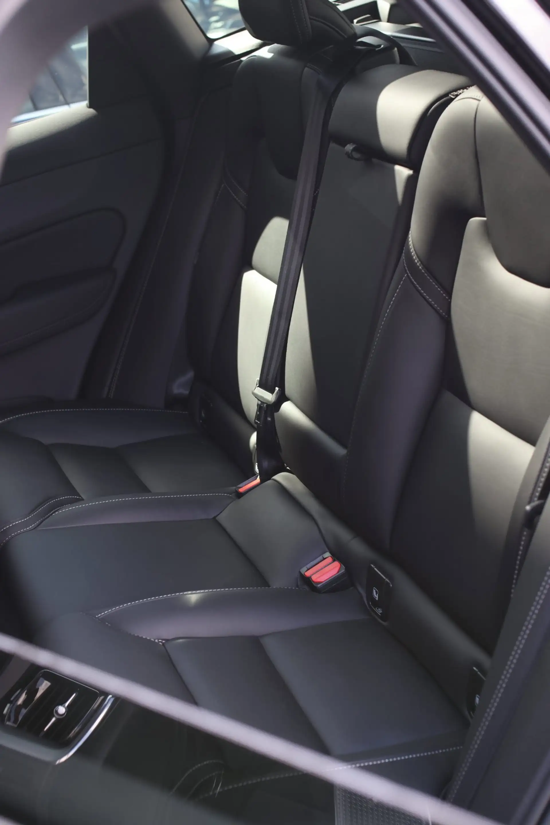 Volvo XC60 2.0 T8 Plug-in hybrid AWD Ultra Black Edition *B&W — photo 41