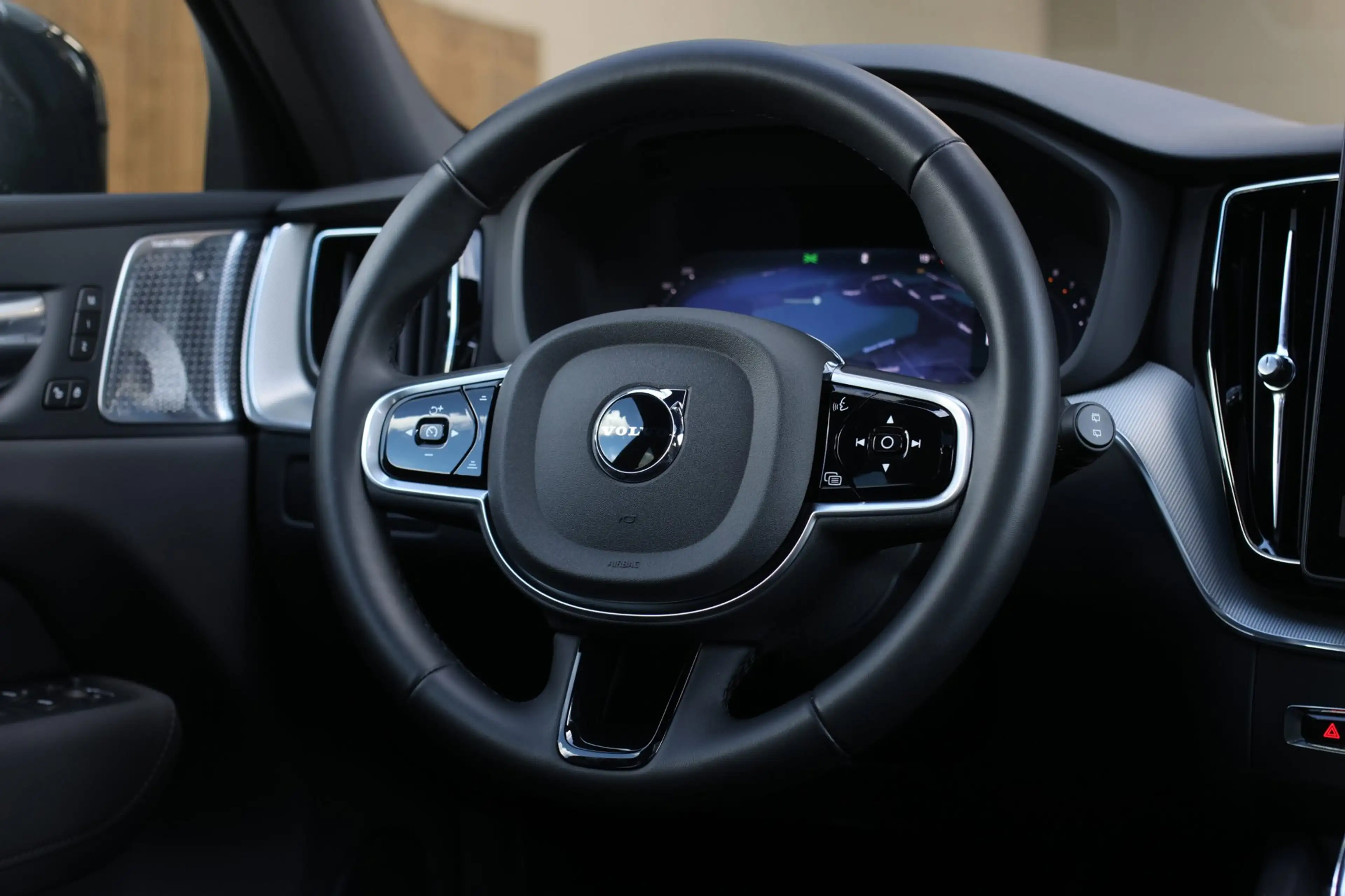 Volvo XC60 2.0 T8 Plug-in hybrid AWD Ultra Black Edition *B&W — photo 46