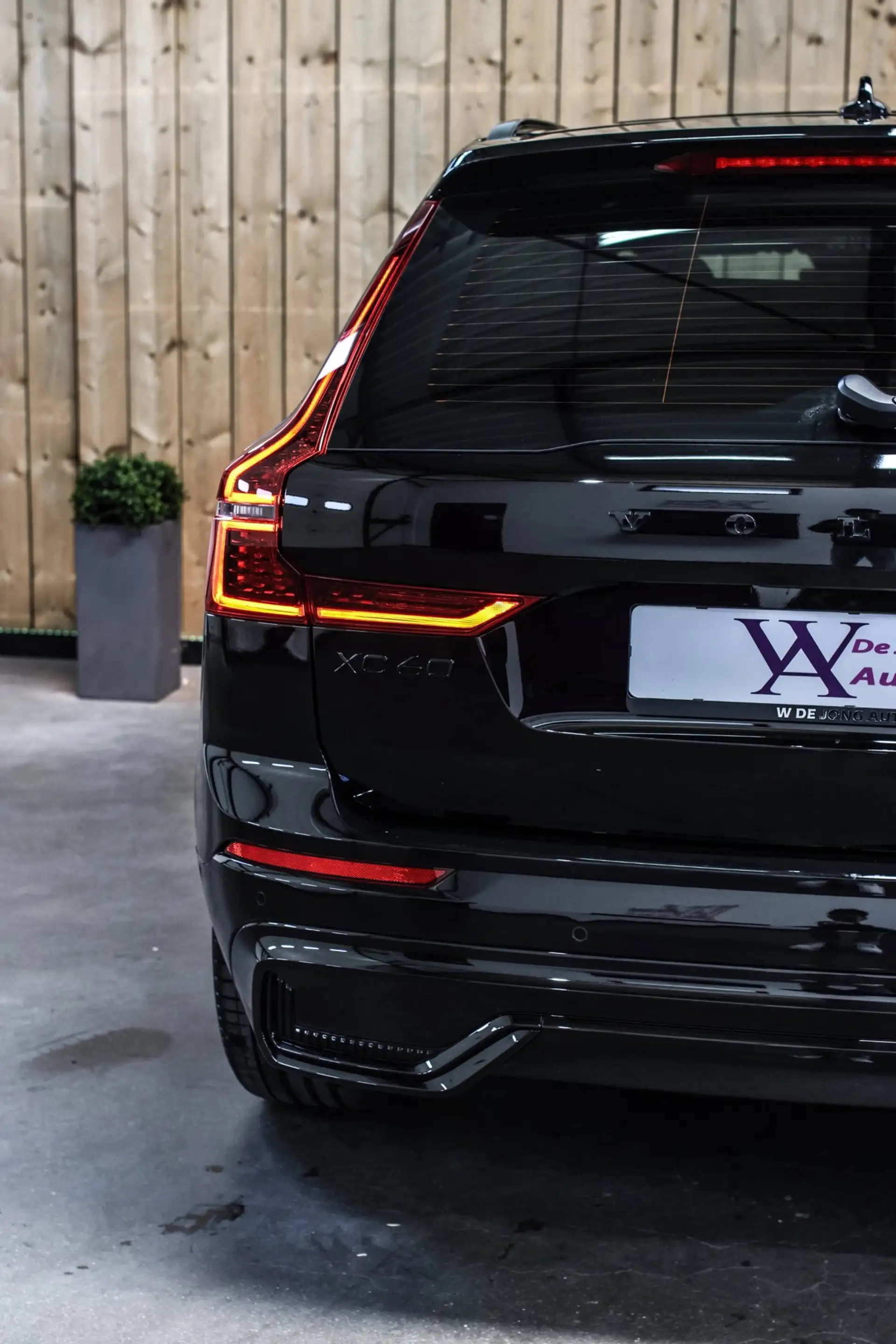 Volvo XC60 2.0 T8 Plug-in hybrid AWD Ultra Black Edition *B&W — photo 18
