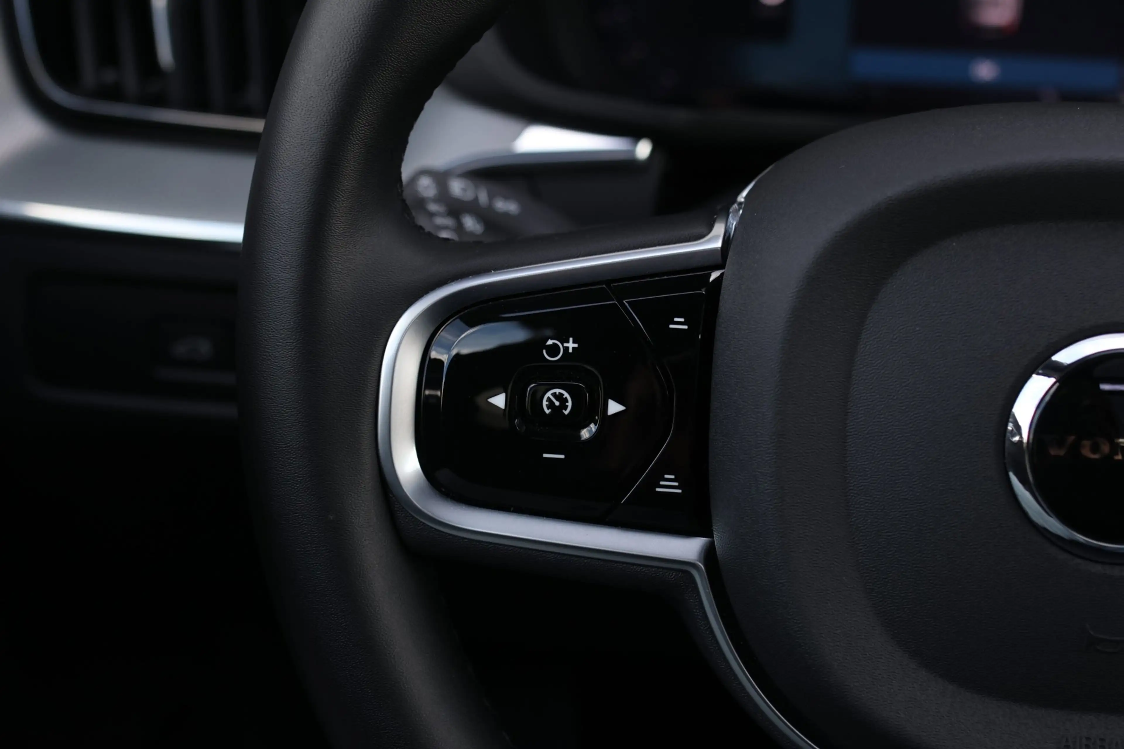 Volvo XC60 2.0 T8 Plug-in hybrid AWD Ultra Black Edition *B&W — photo 49