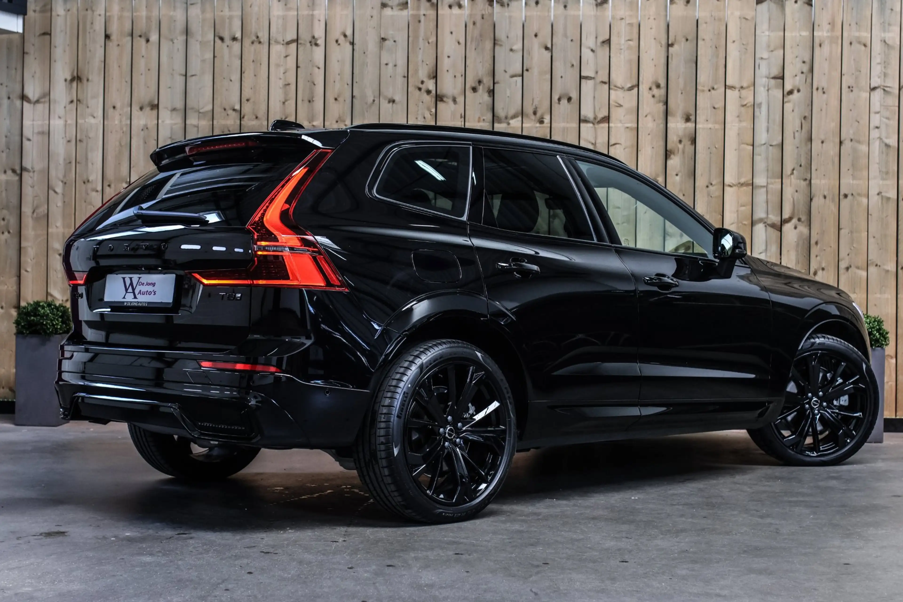 Volvo XC60 2.0 T8 Plug-in hybrid AWD Ultra Black Edition *B&W — photo 2