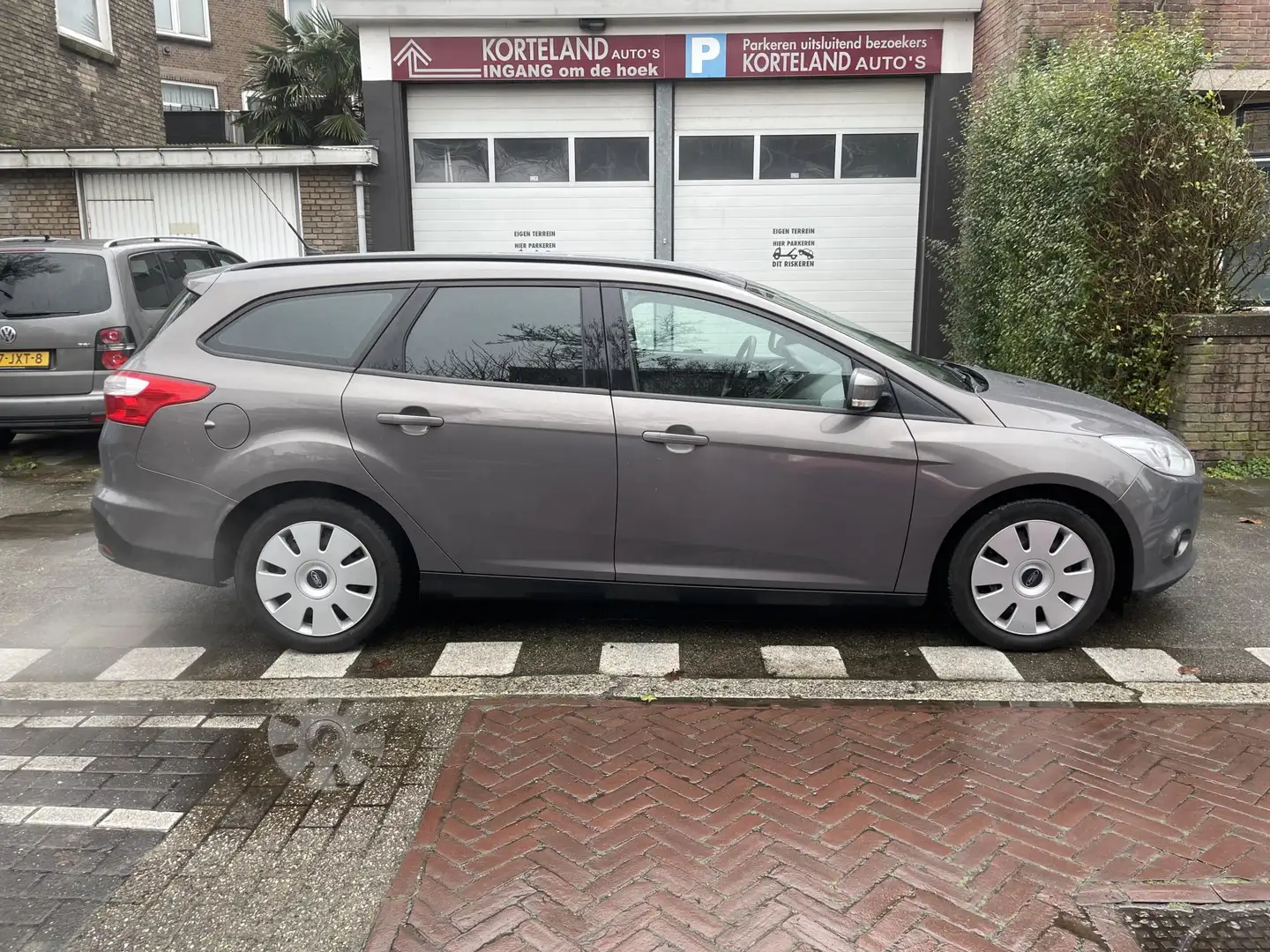 Ford Focus Wagon 1.6 Trend Clima automaat. Brun - 2