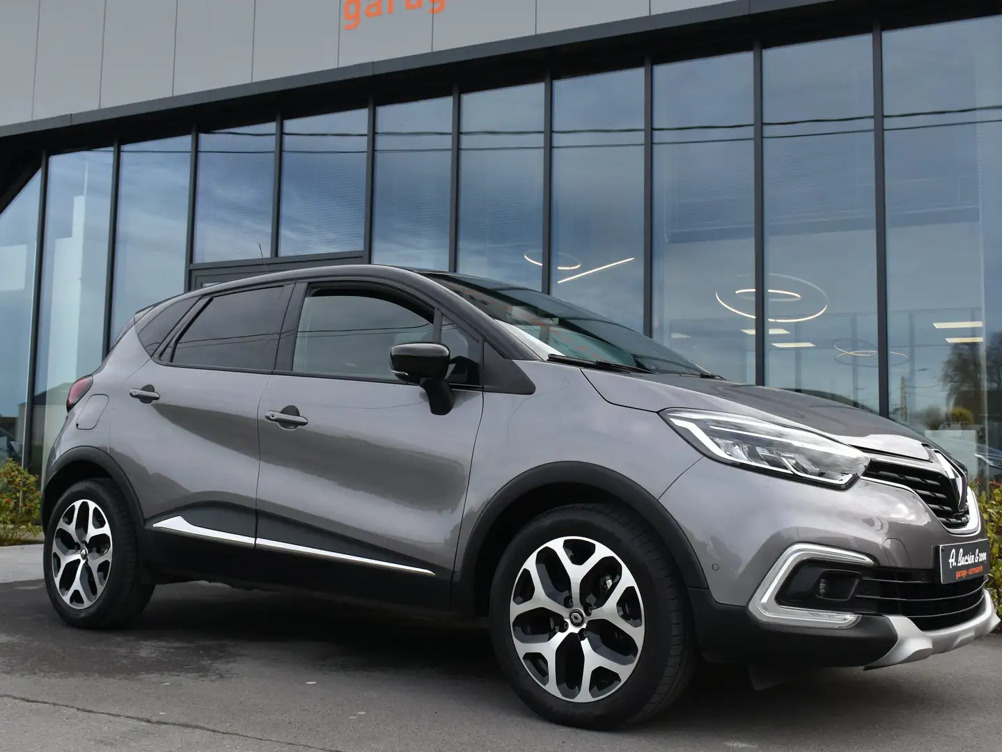 Renault Captur 1.33 TCe Intens AUTOMAAT/CAMERA/PDC/ANDROID AUTO Gris - 1