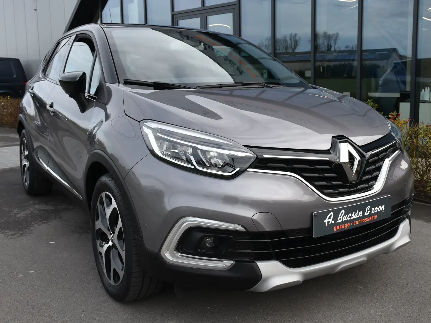 Renault Captur 1.33 TCe Intens AUTOMAAT/CAMERA/PDC/ANDROID AUTO Gris - 2