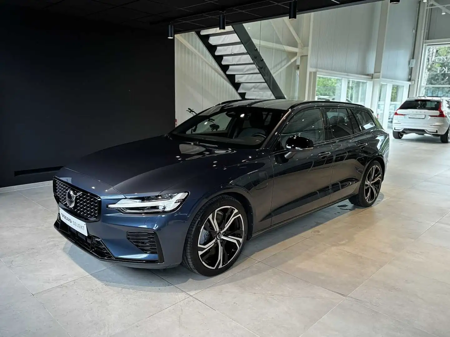 Volvo V60 Plus, T6 AWD Plug-in Hybrid, Elektrisch/Benzin, Da Bleu - 1