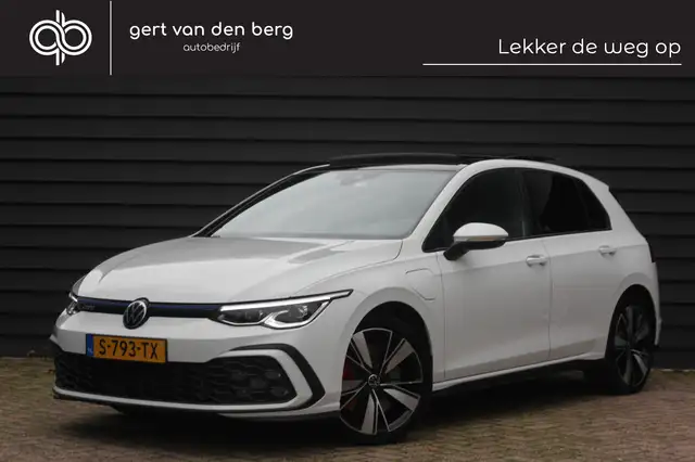 Volkswagen Golf GTE 1.4 eHybrid - CARPLAY - PANODAK - 18 INCH - FULL L