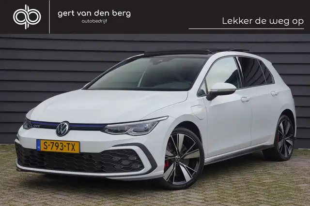 Volkswagen Golf GTE 1.4 eHybrid - CARPLAY - PANODAK - 18 INCH - FULL L