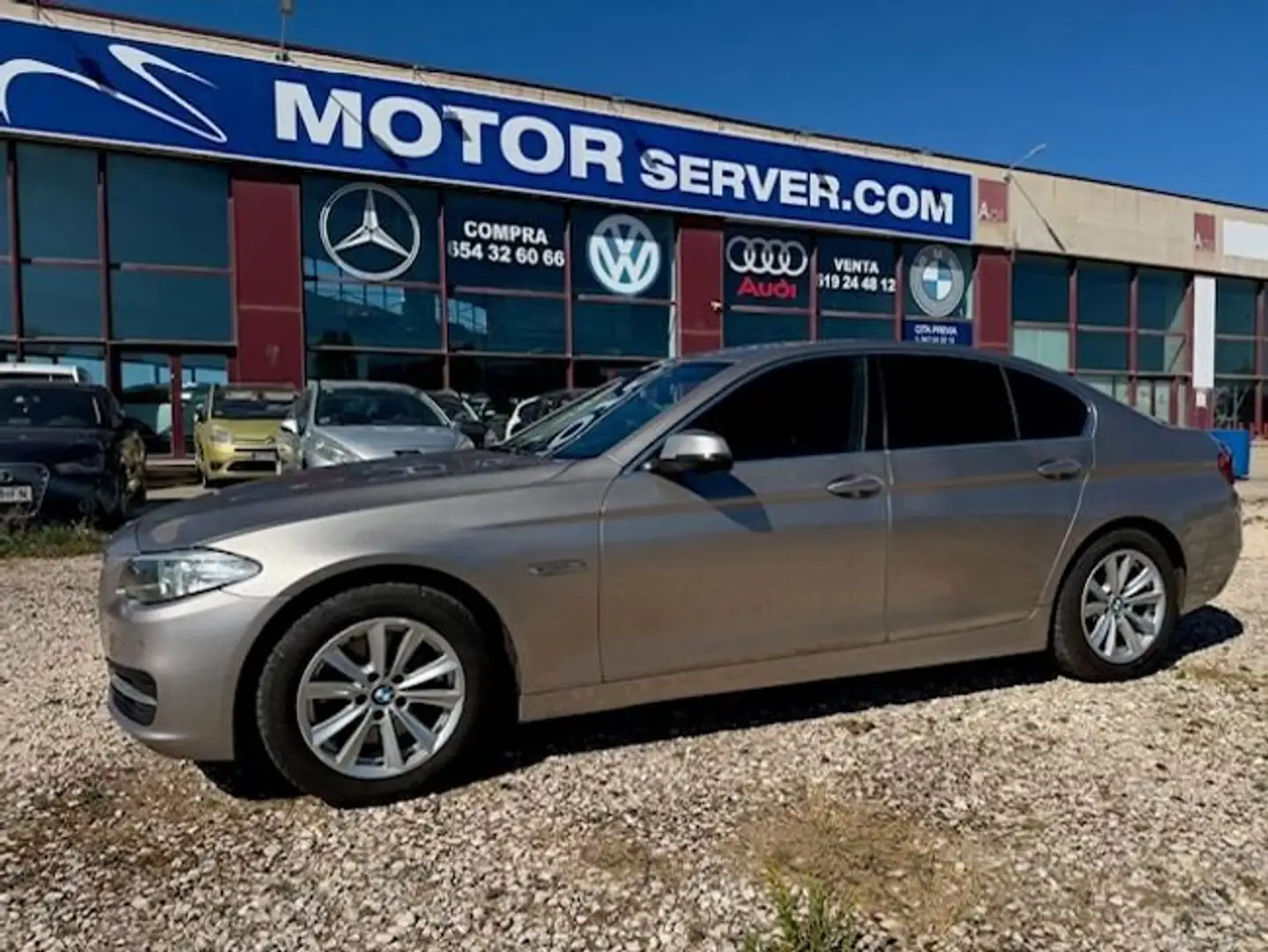 BMW 530 530dA xDrive Modern Beige - 2