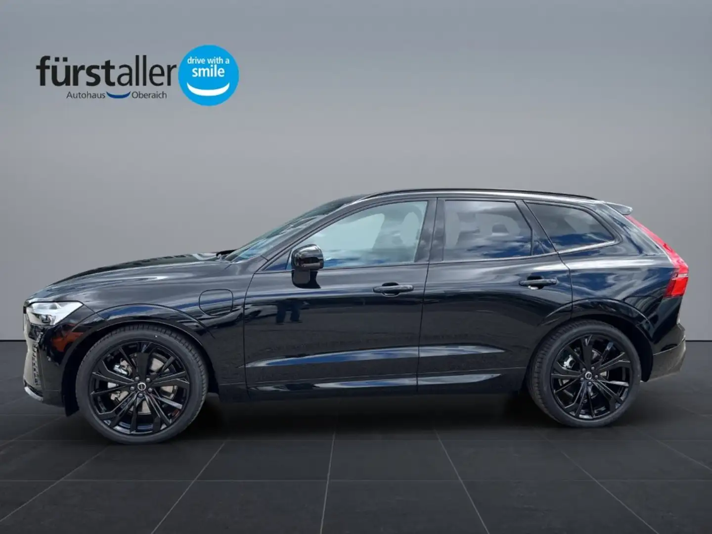 Volvo XC60 Black Edition Ultra, T6 AWD Plug-in Hybrid, Elektrisch/Benzi Schwarz - 2