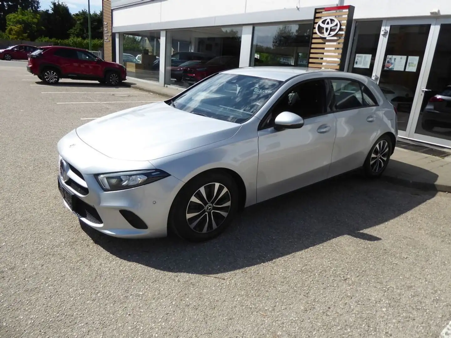 Mercedes-Benz A 180 d *LED*NAVI*KAMERA* Silber - 2