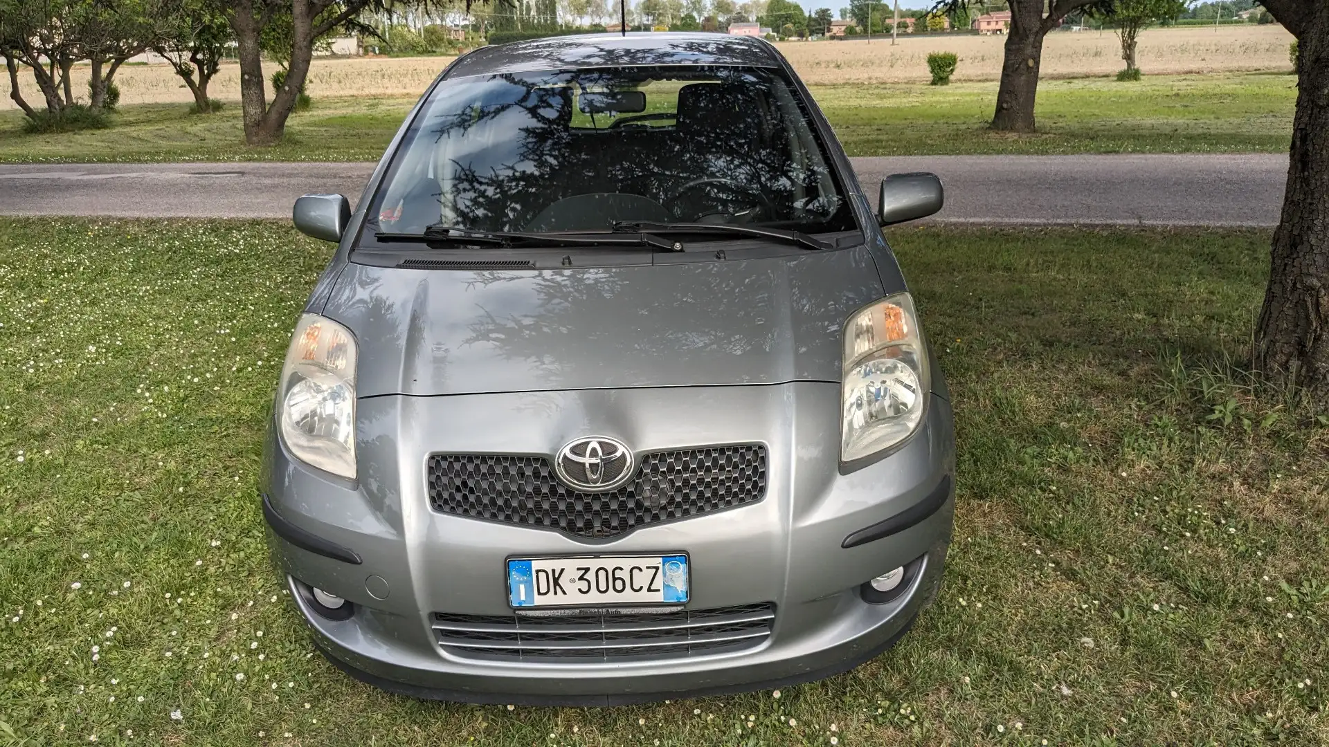 Toyota Yaris Verso 1.3 Linea luna - 1