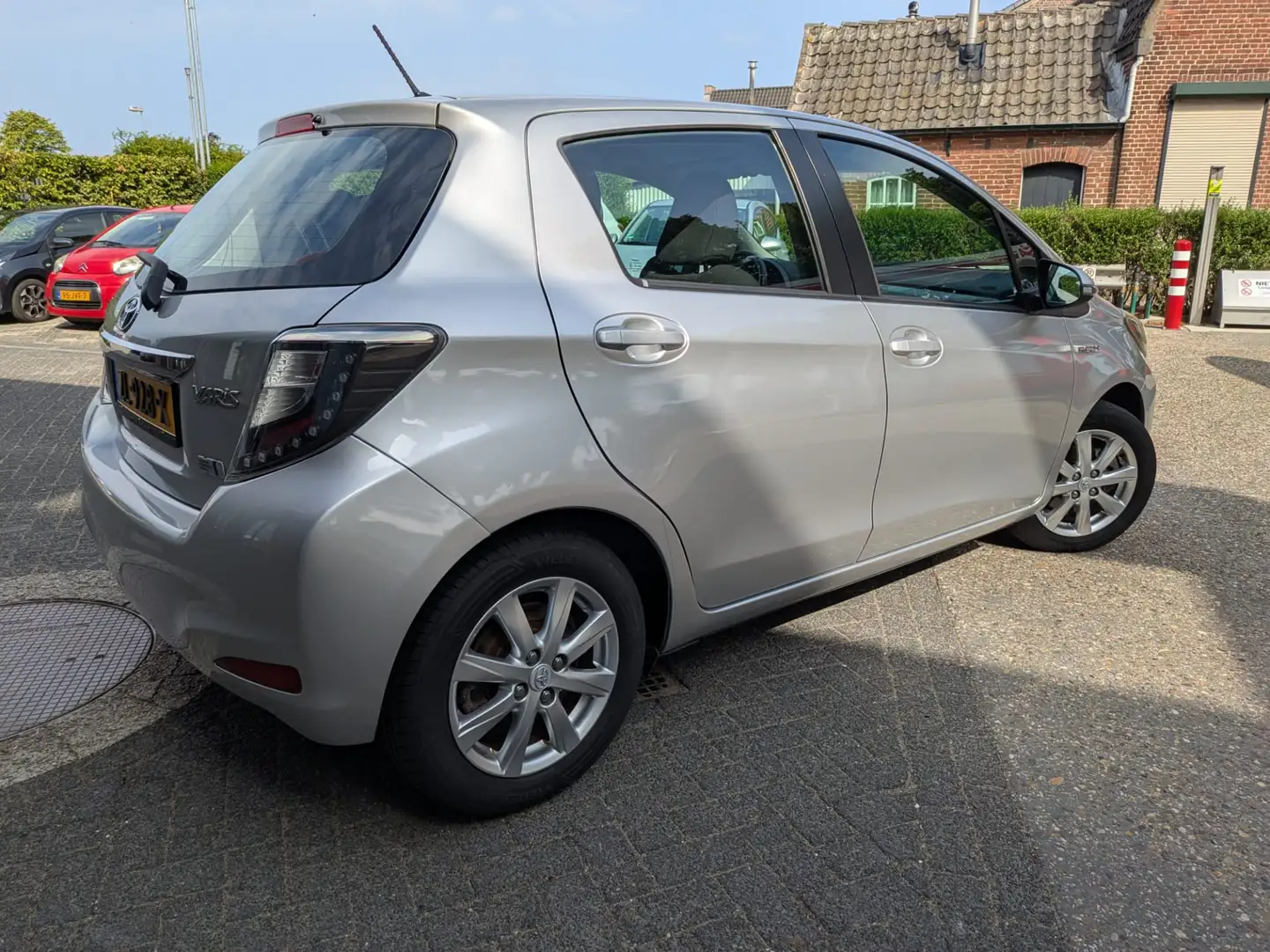Toyota Yaris 1.5 Full Hybrid Aspiration,Camera,Navi 1 jaar gara Gri - 2