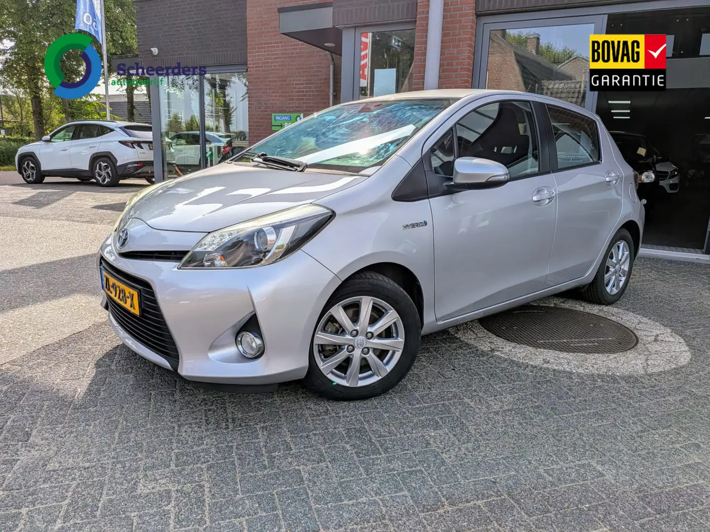 Toyota Yaris 1.5 Full Hybrid Aspiration,Camera,Navi 1 jaar gara Gri - 1