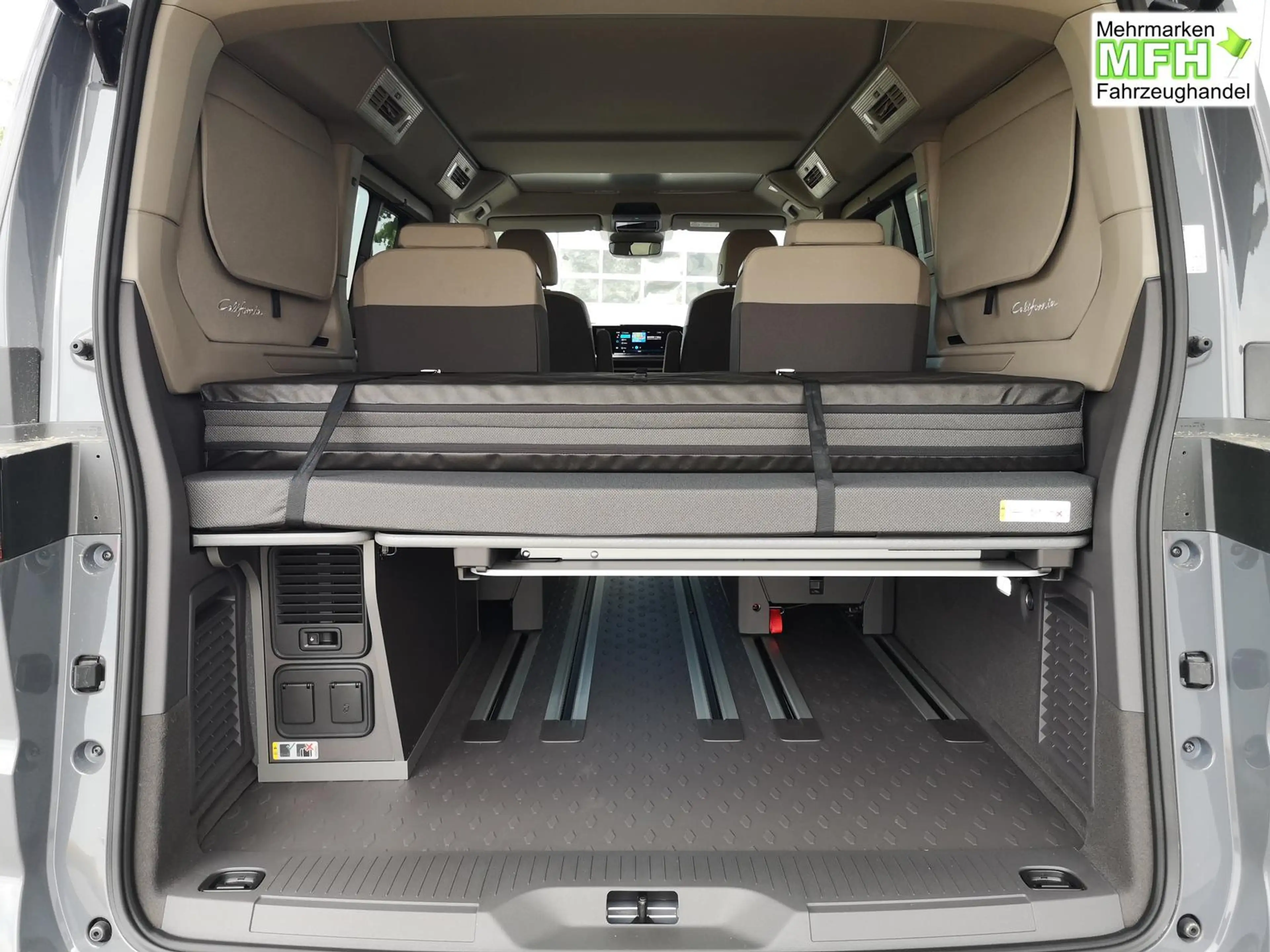 Volkswagen T7 California Beach Tour eHybrid 4MOTION 1.5 TSI Plus 180 kW ... — photo 8
