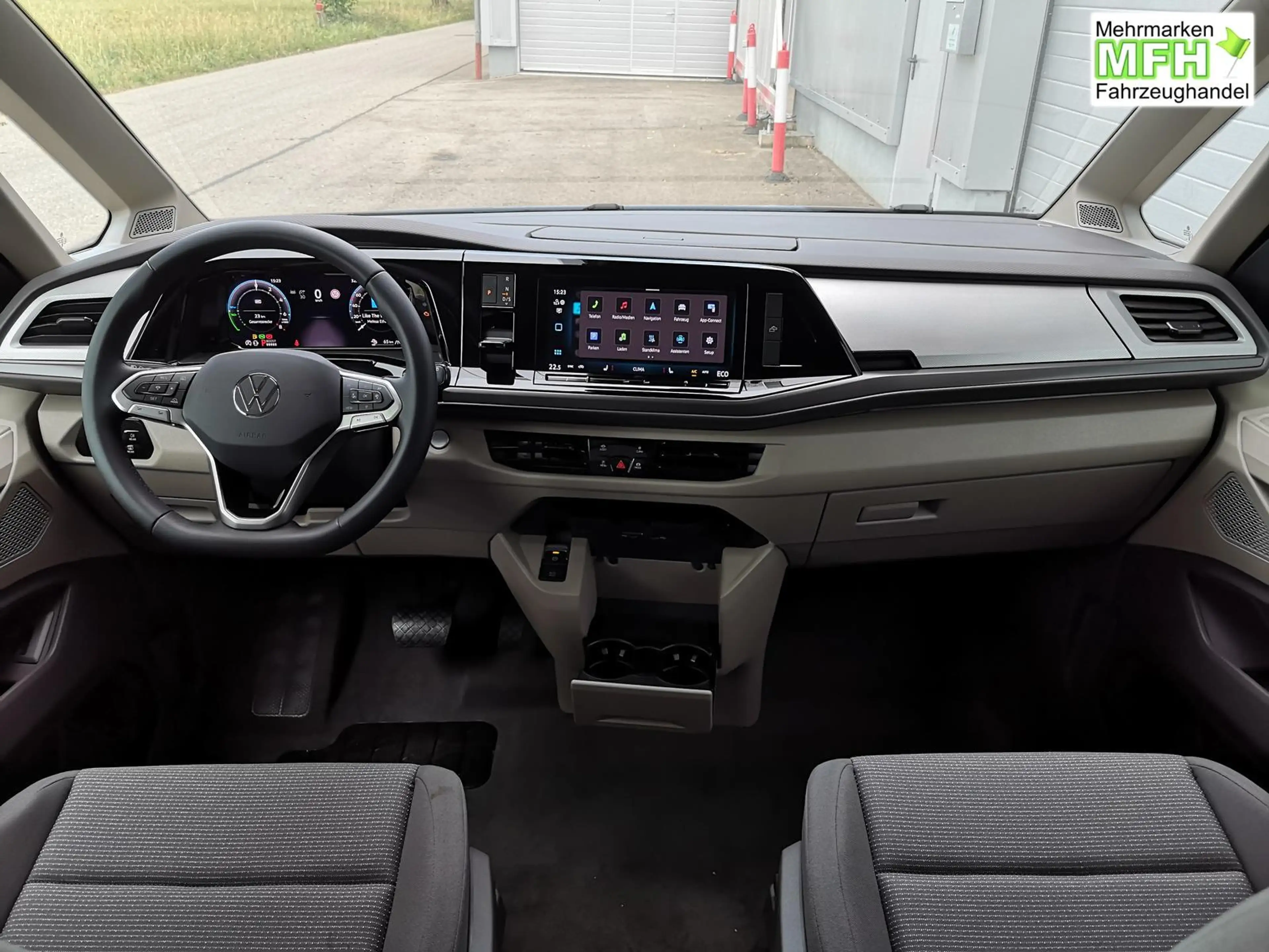 Volkswagen T7 California Beach Tour eHybrid 4MOTION 1.5 TSI Plus 180 kW ... — photo 5