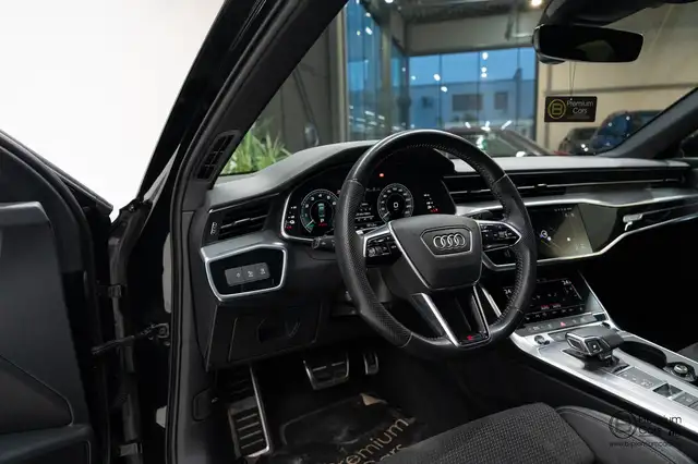Audi A6 view 10