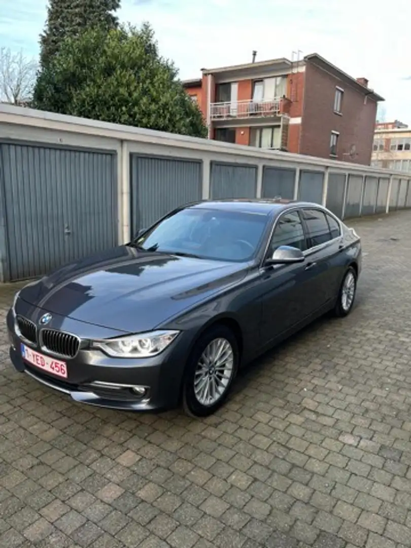 BMW 320 Luxury Gris - 1