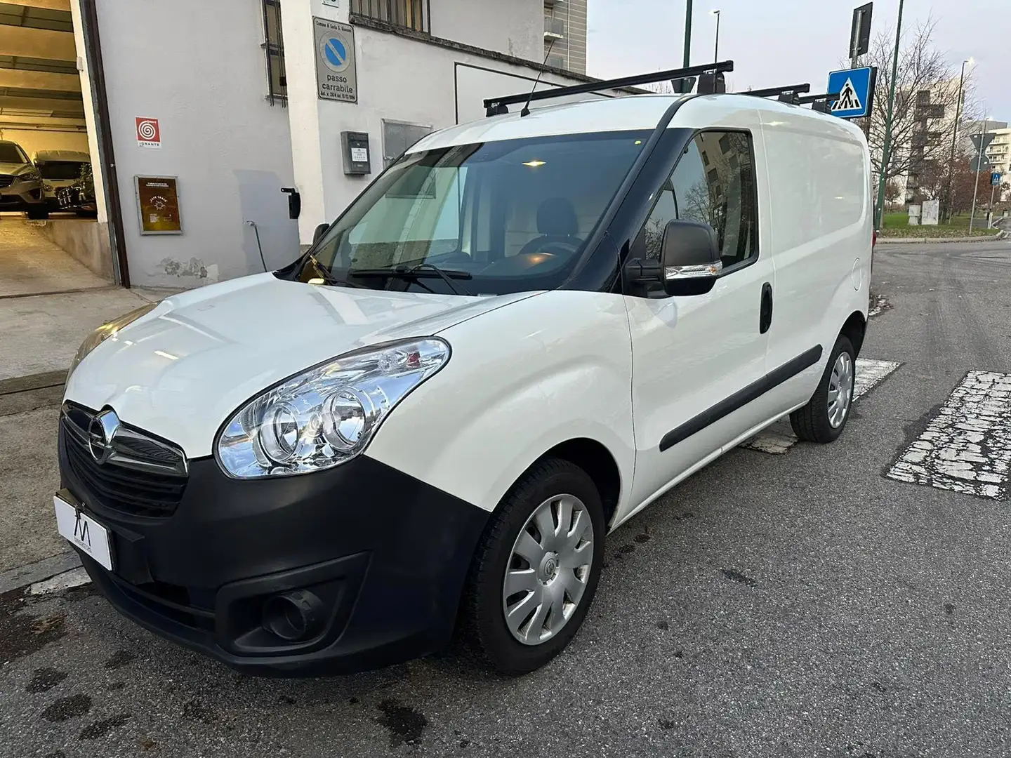Opel Combo eco flex 1.4 BENZINA METANO - NEOPATENTATO Bianco - 1